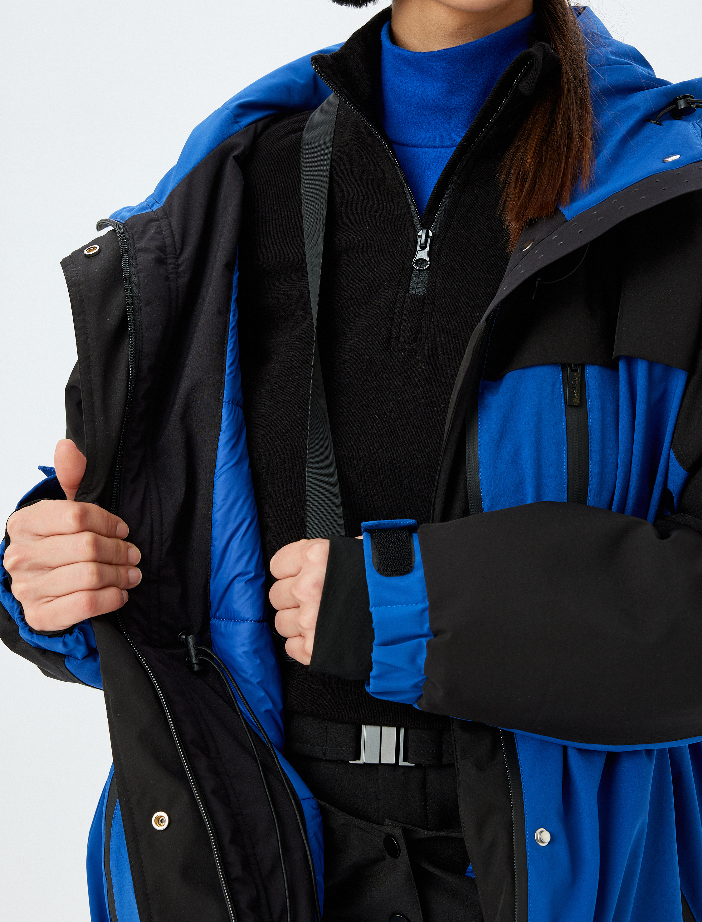   Kapüşonlu Fermuarlı Cep Detaylı Renk Bloklu Su Geçirmez Mont