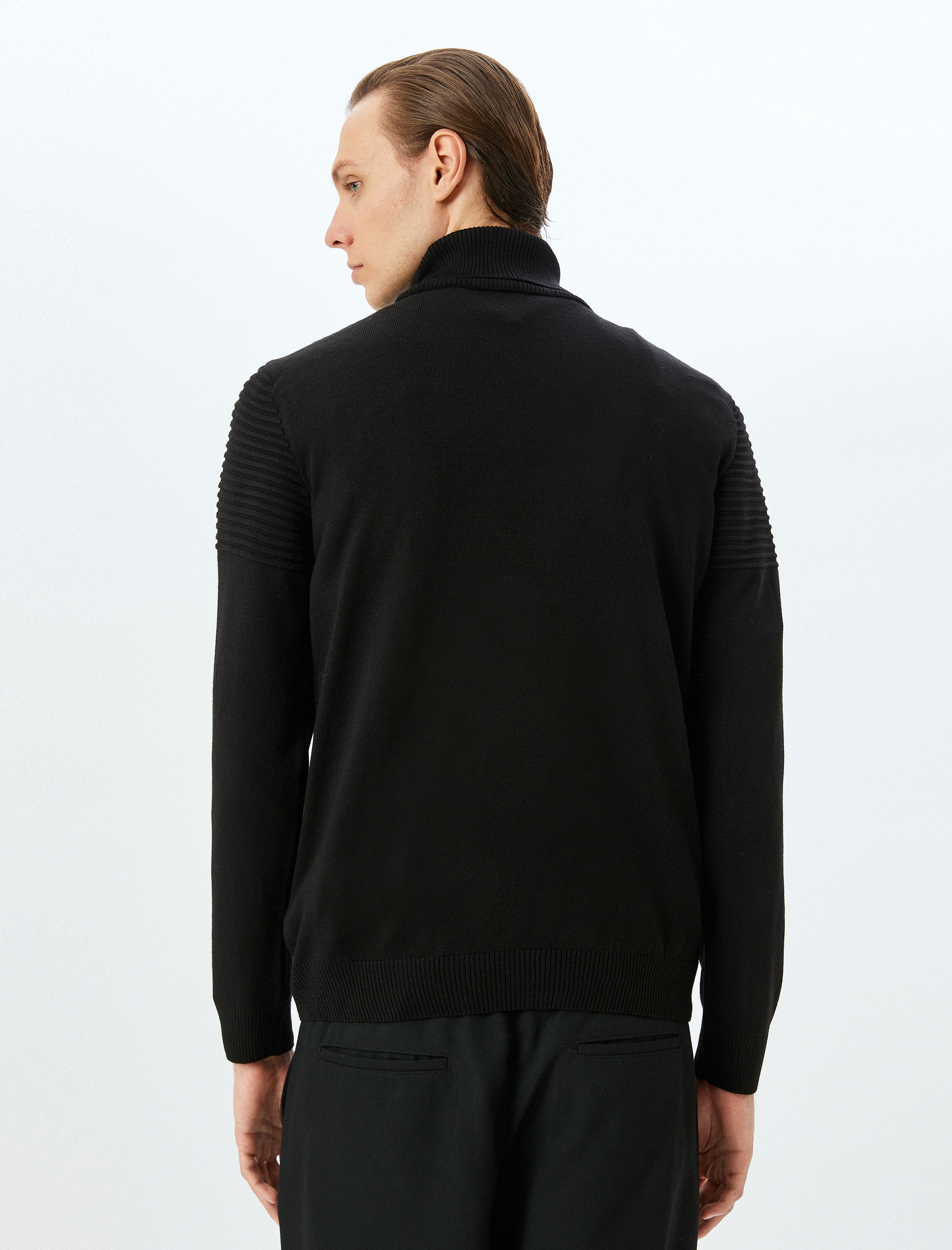   Dokulu Boğazlı Triko Kazak