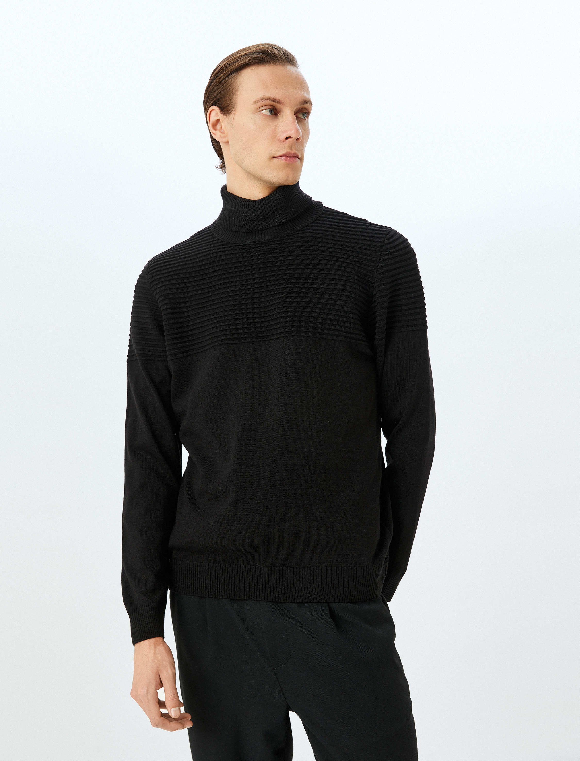   Dokulu Boğazlı Triko Kazak