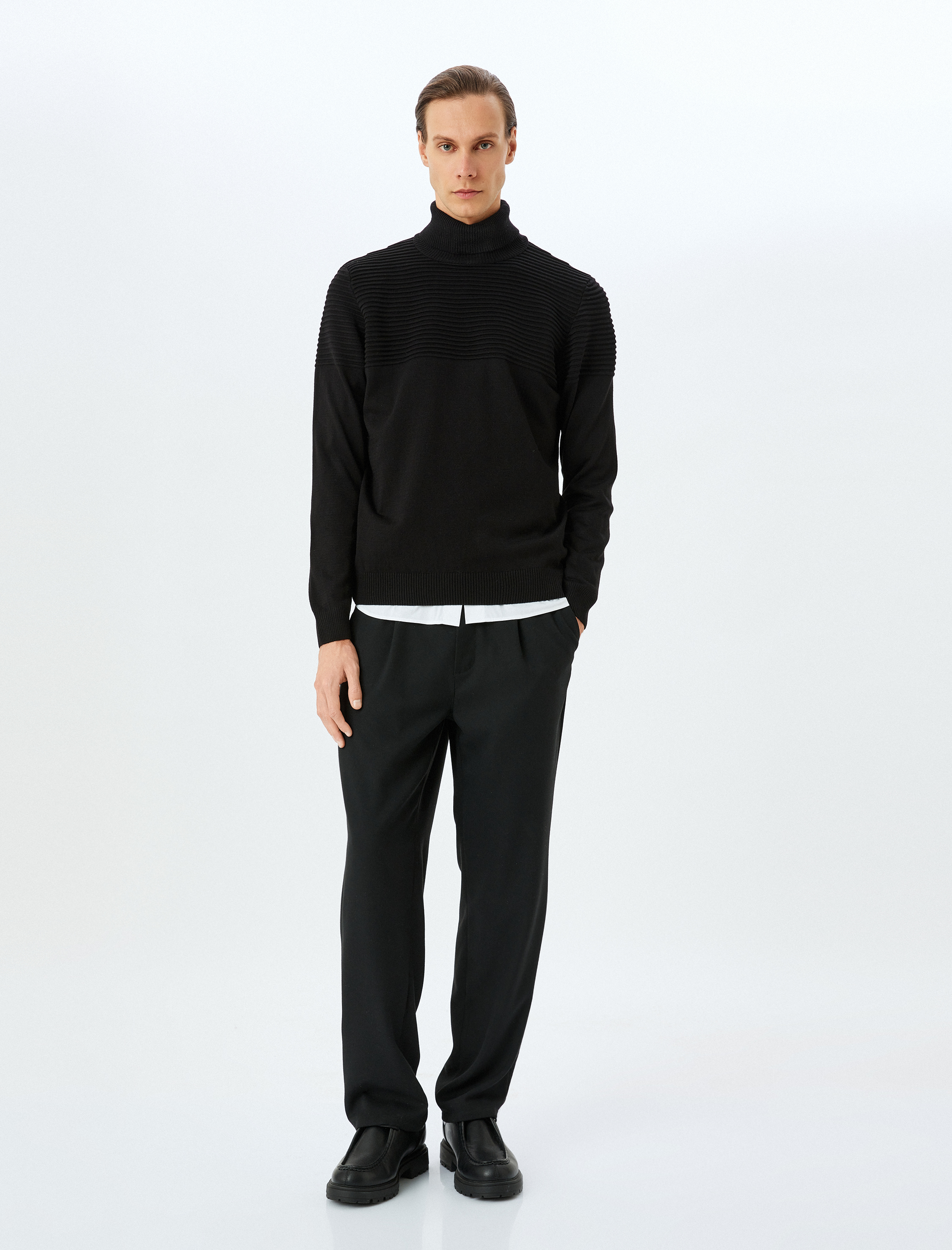   Dokulu Boğazlı Triko Kazak