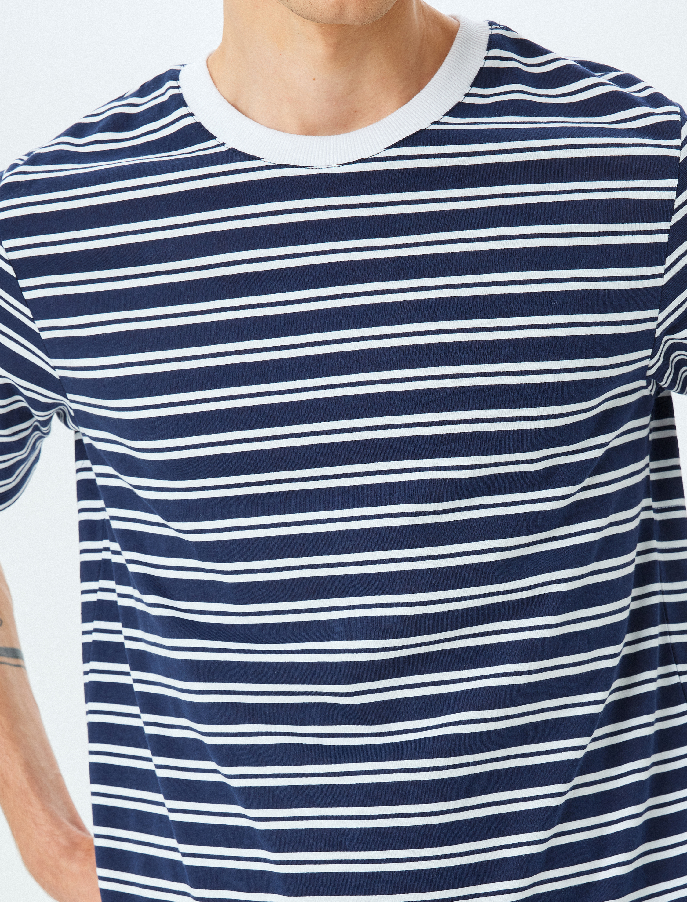   Kısa Kollu Pamuklu Regular Fit Bisiklet Yaka Çizgili Tişört