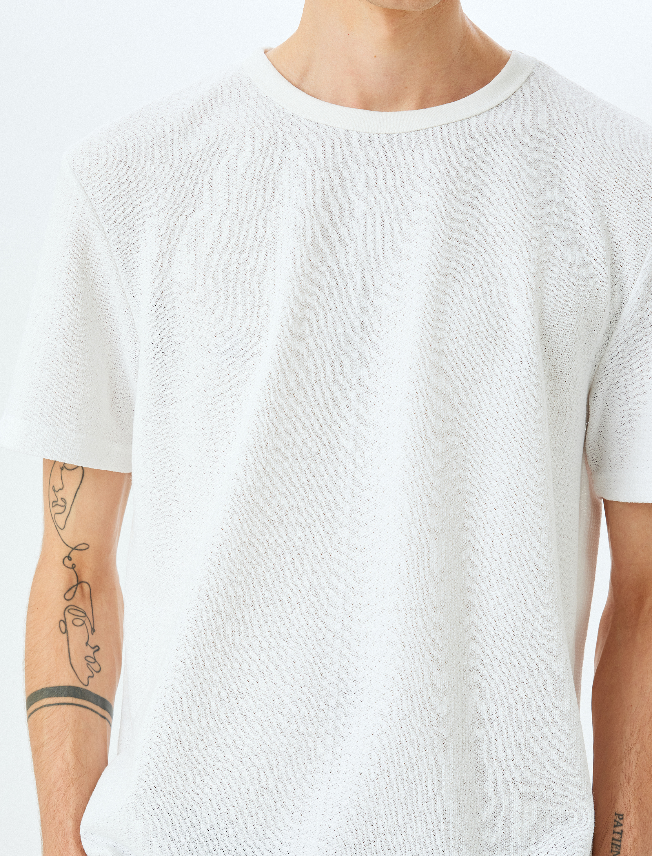   Bisiklet Yaka Regular Fit Viskon Karışımlı Tok Kumaş Kısa Kollu Basic Tişört