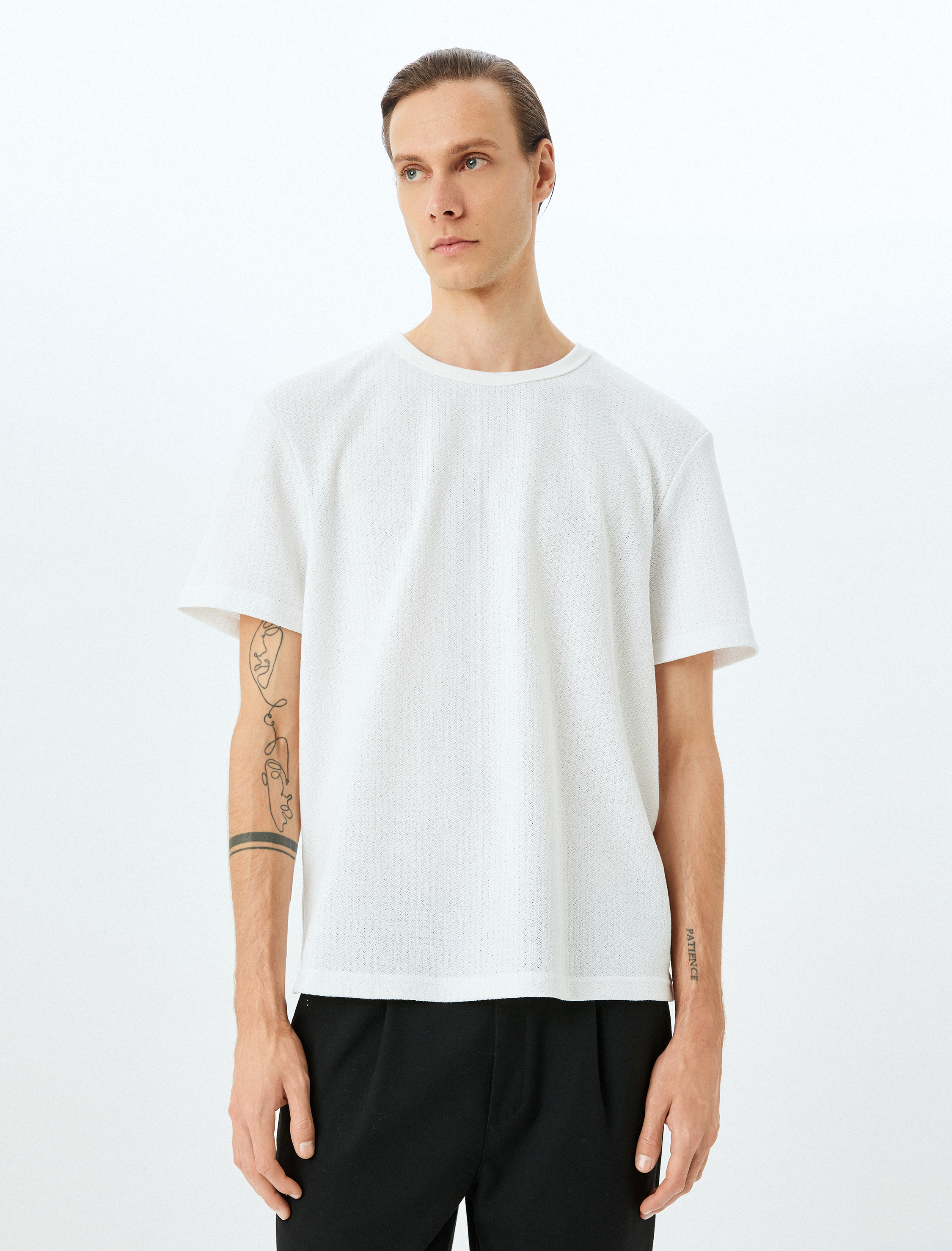   Bisiklet Yaka Regular Fit Viskon Karışımlı Tok Kumaş Kısa Kollu Basic Tişört