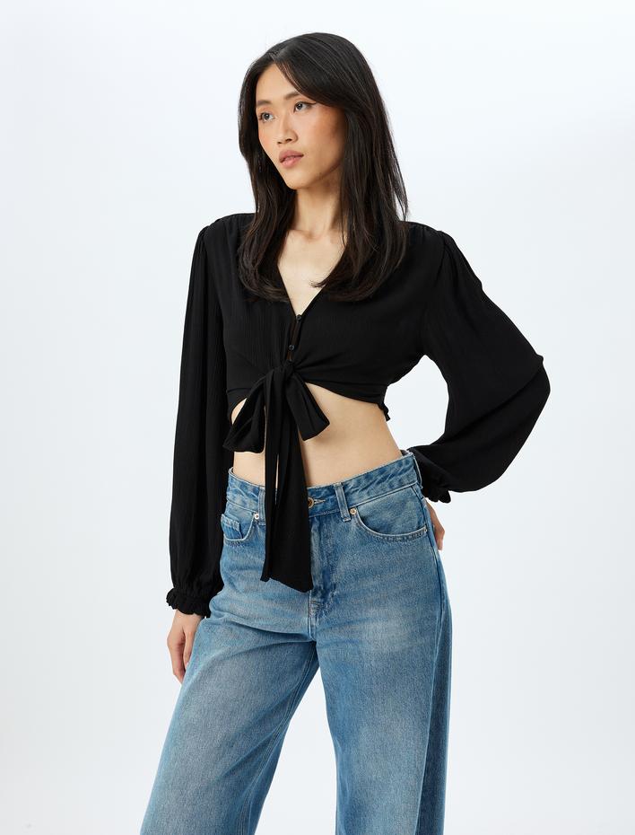  Uzun Kollu Önden Bağlama Detaylı Düğmeli Viskon Crop Bluz