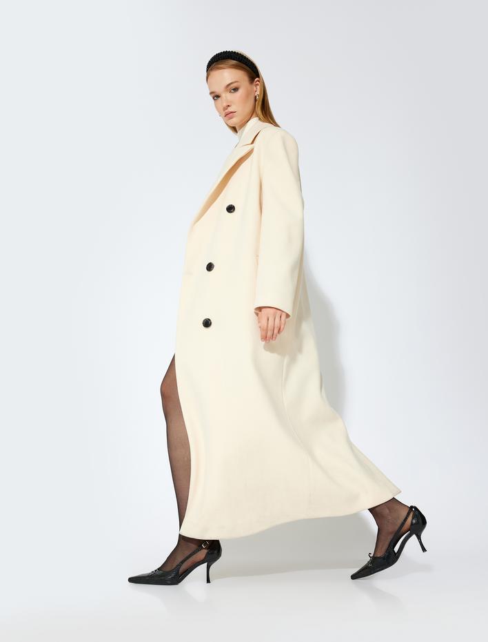  Koton X Sibil Çetinkaya - Cepli Düğmeli Kruvaze Ekstra Uzun Kaşe Kaban