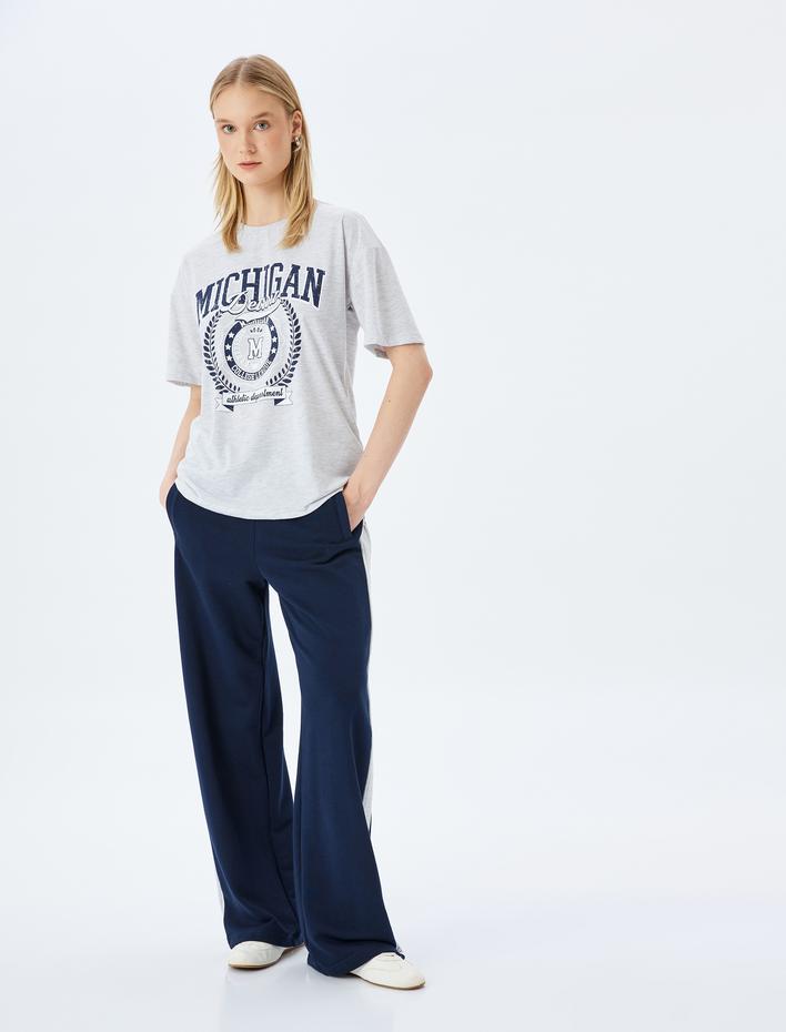  Kolej Baskılı Bisiklet Yaka Kısa Kollu Rahat Kalıp Tişört