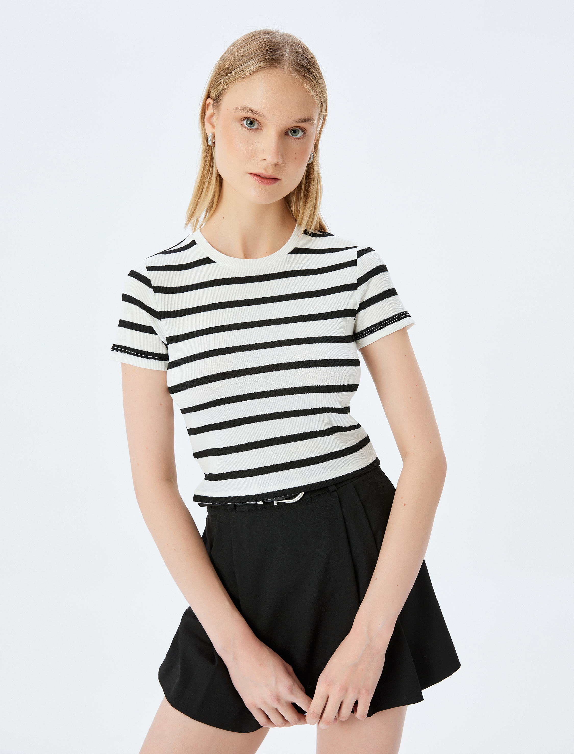   Basic Çizgili Bisiklet Yaka Kısa Kollu Kaşkorse Slim Fit Kadın Tişört