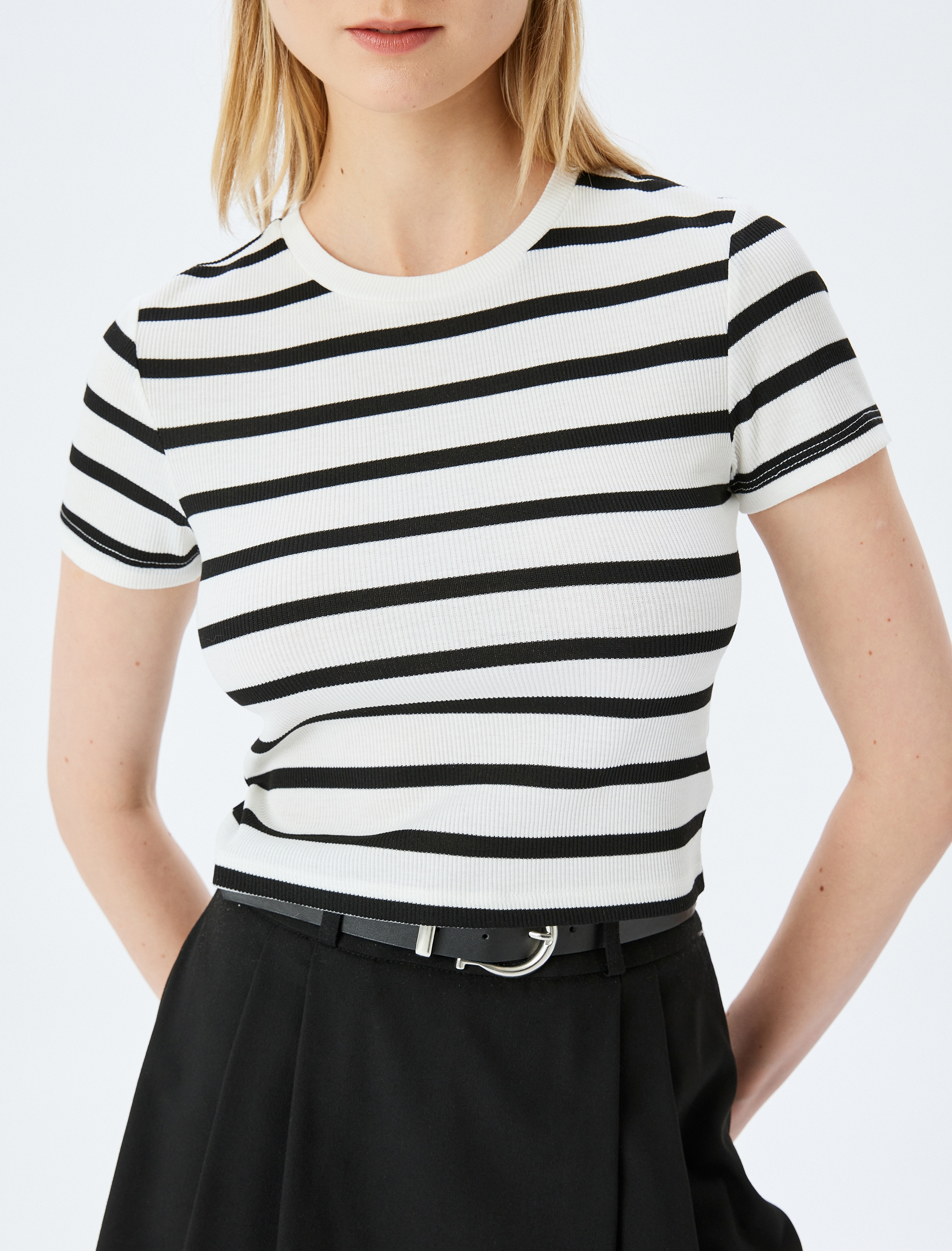   Basic Çizgili Bisiklet Yaka Kısa Kollu Kaşkorse Slim Fit Kadın Tişört