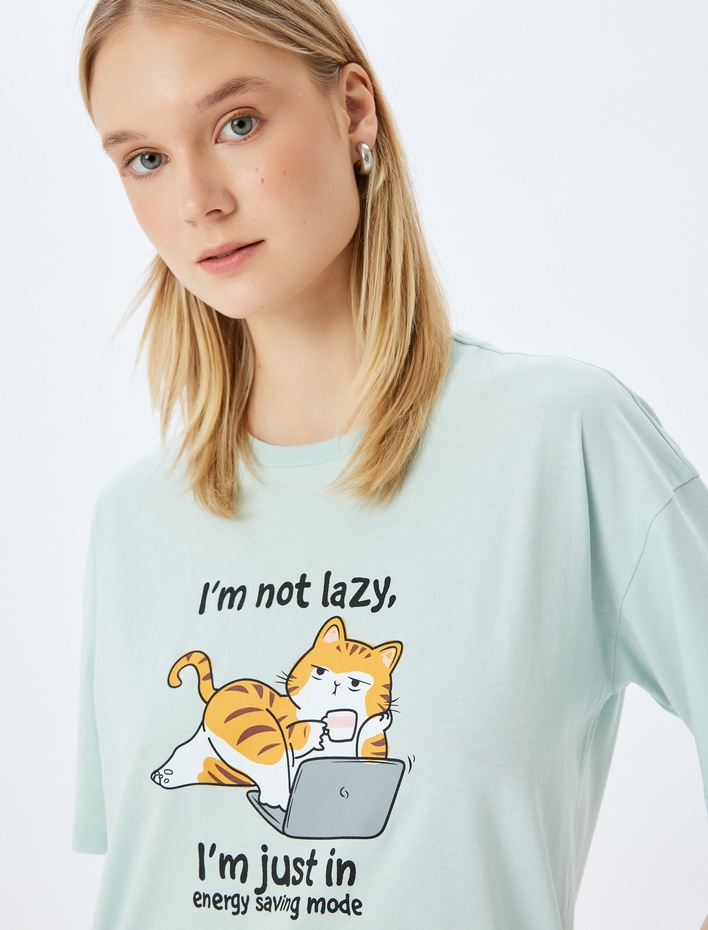  Kedi Baskılı Bisiklet Yaka Kısa Kollu Rahat Kalıp Tişört