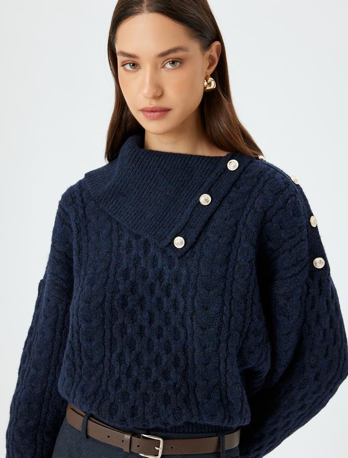  Uzun Kollu Gold Düğme Detaylı Balıkçı Yaka Saç Örgü Kazak