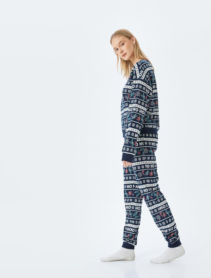  Yılbaşı Temalı Baskılı Pamuklu Pijama Takımı
