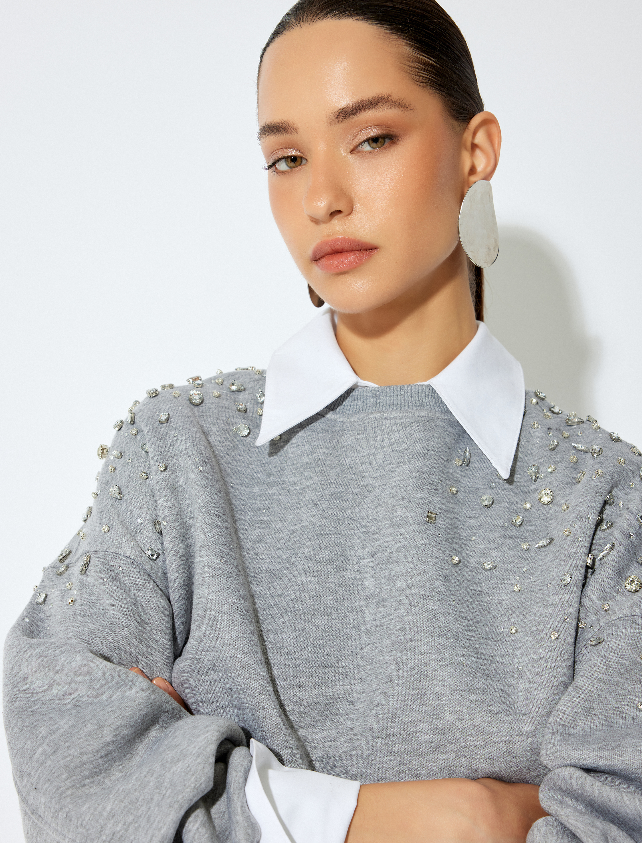   Üç İplik Şardonlu Uzun Kollu Bisiklet Yaka Taşlı Oversize Sweatshirt