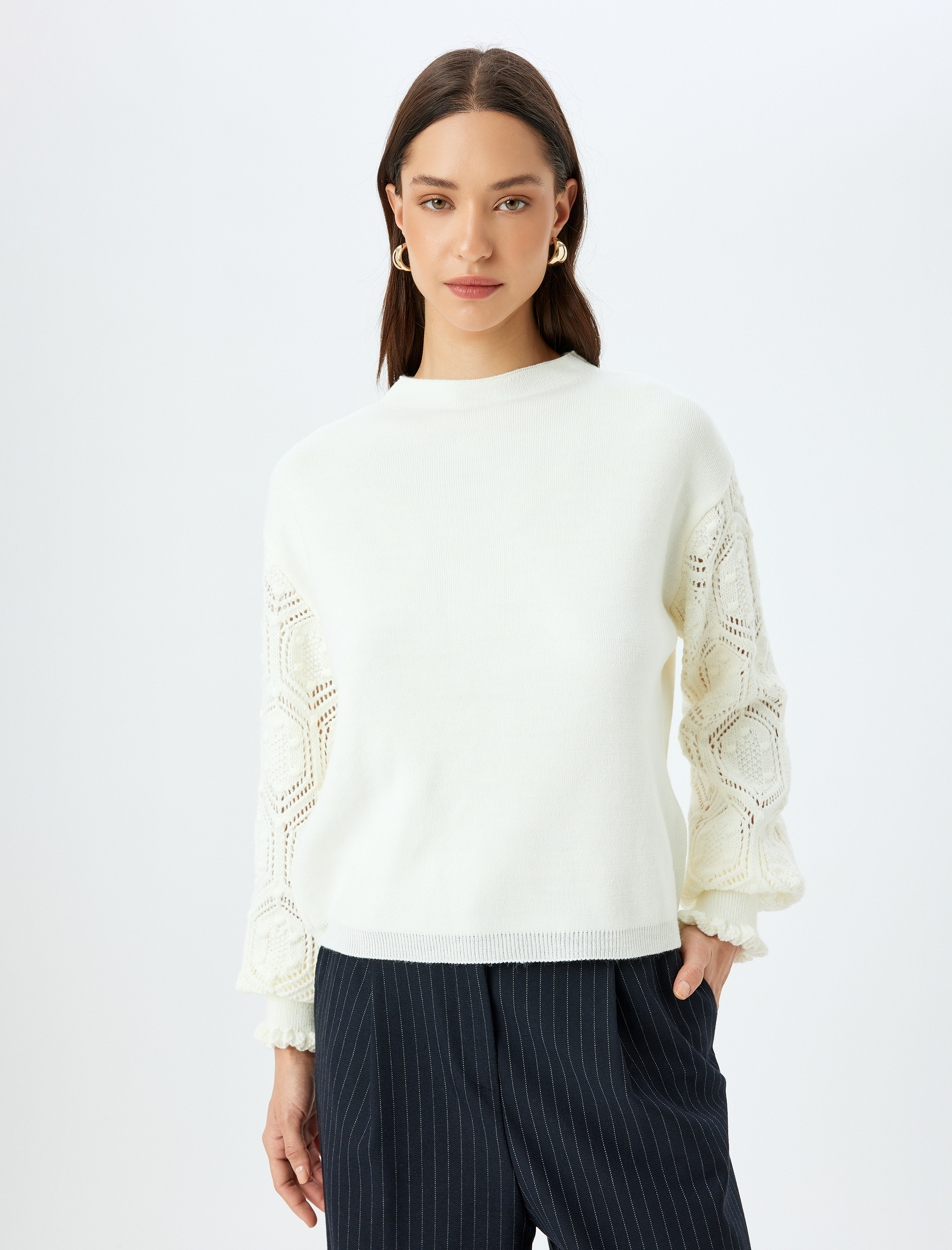   Kolları Ajur Detaylı Hafif Dik Yaka Uzun Kollu Triko Kazak