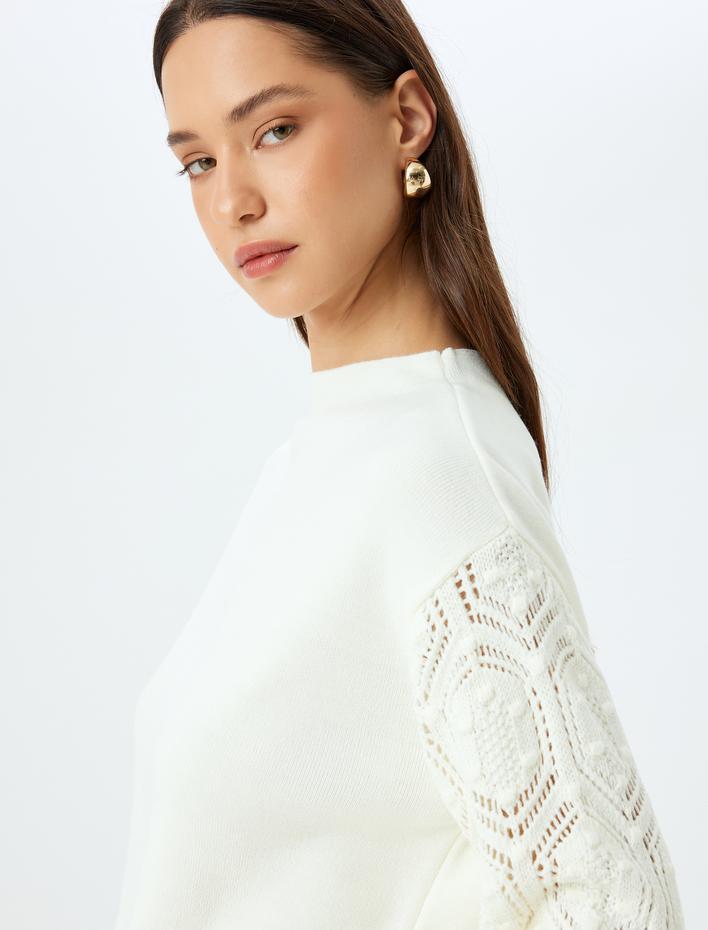  Kolları Ajur Detaylı Hafif Dik Yaka Uzun Kollu Triko Kazak