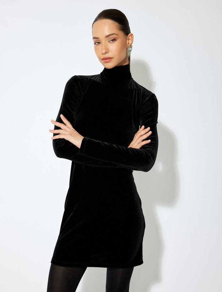  Skinny Uzun Kollu Dik Yaka Pencere Detaylı Mini Taşlı Kadife Elbise