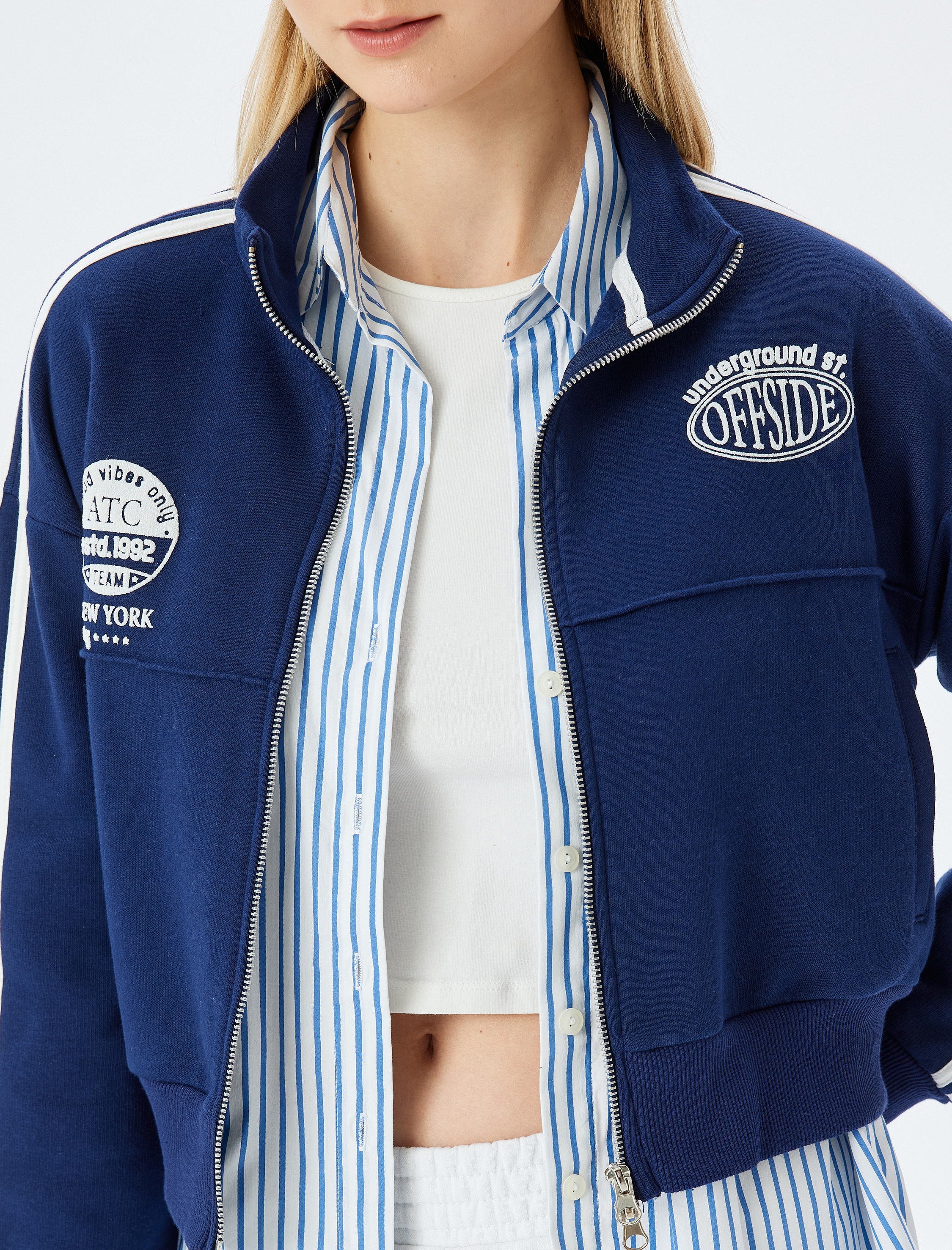   Şardonlu Dik Yaka Fermuarlı Cep Detaylı Biyeli Crop Kolej Sweatshirt