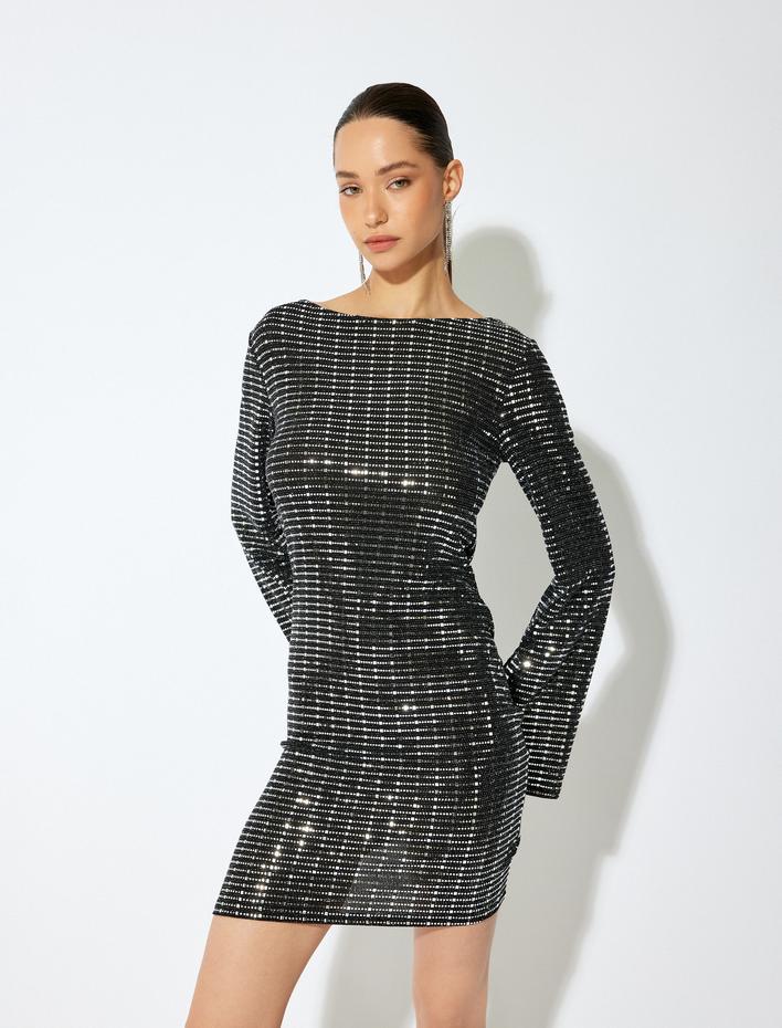  Slim Fit Uzun Geniş Kollu Sırt Dekolteli Pullu Payetli Mini Elbise