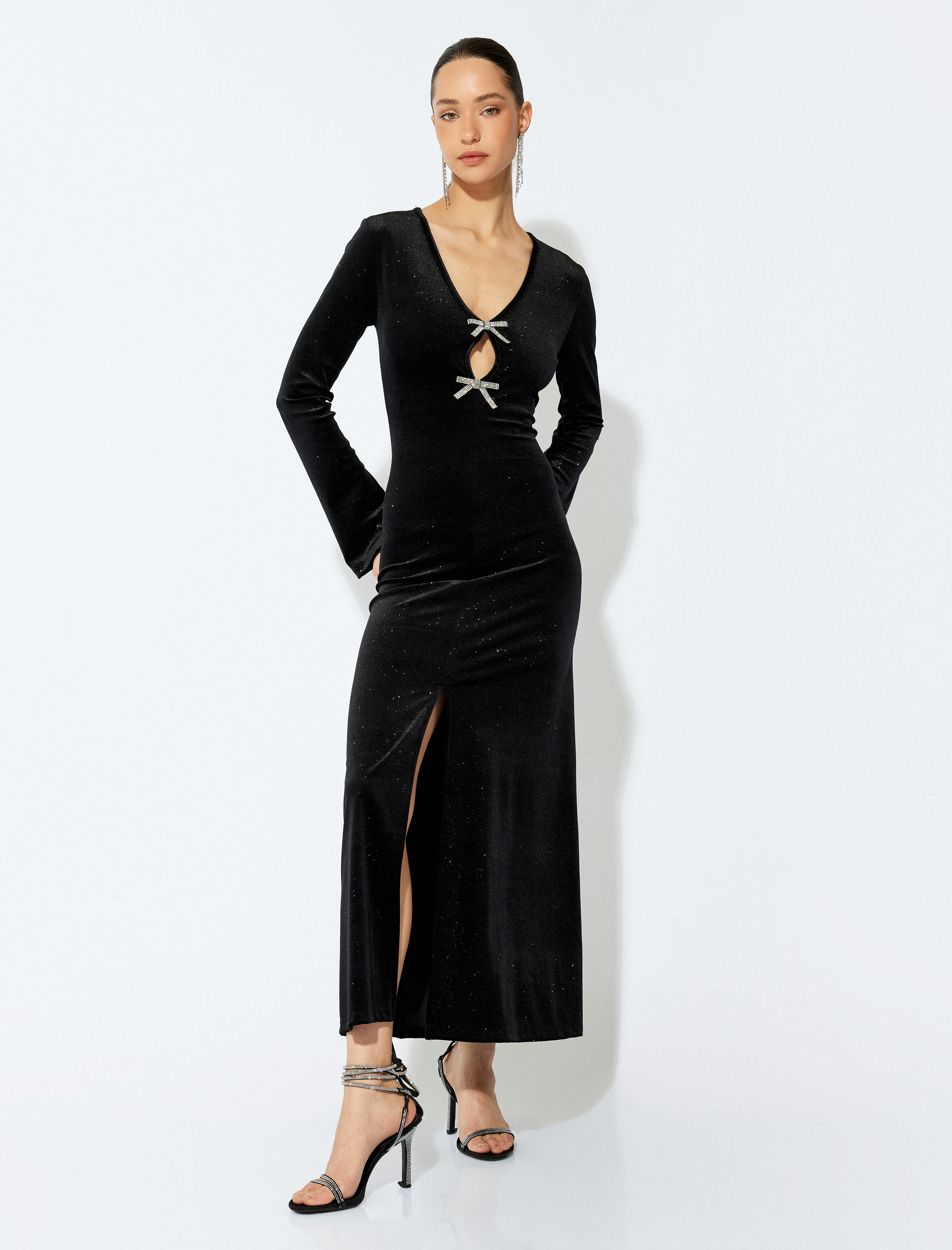 Önden Yırtmaçlı V Yaka Taşlı Fiyonk Detaylı Uzun Kadife Elbise