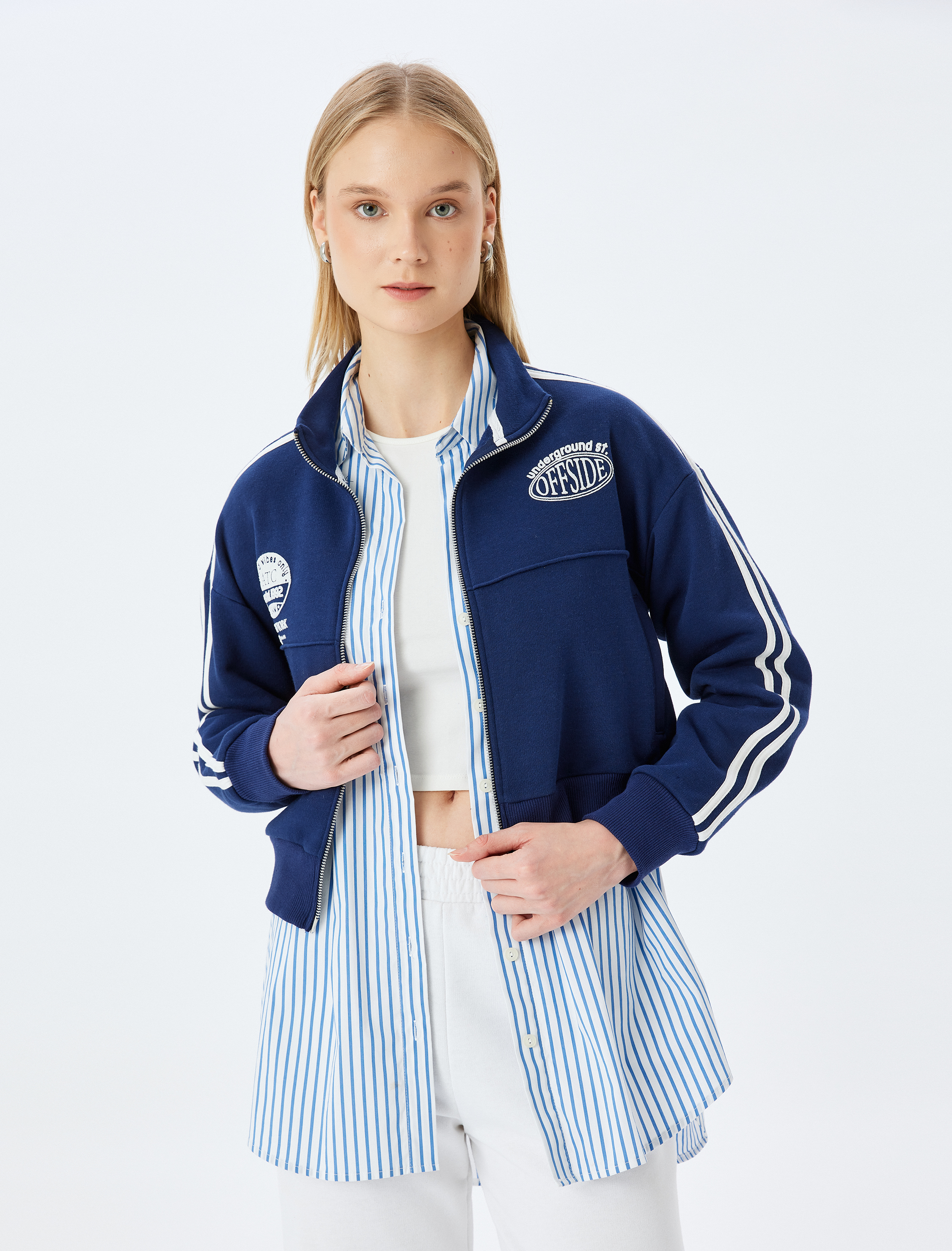   Şardonlu Dik Yaka Fermuarlı Cep Detaylı Biyeli Crop Kolej Sweatshirt