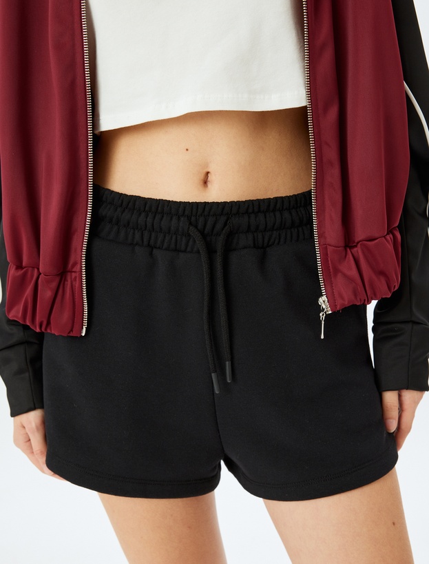 Beli Bağcıklı Cep Detaylı Şardonlu Basic Mini Şort_4