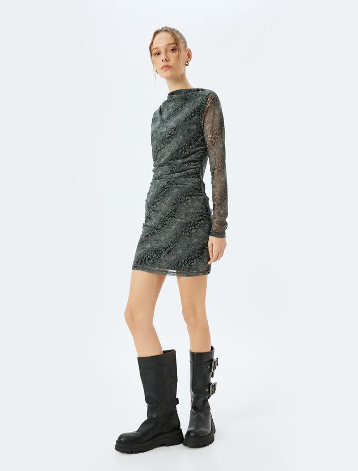  Yılan Derisi Görünümlü Dik Yaka Drapeli Uzun Kollu Mini Tül Elbise