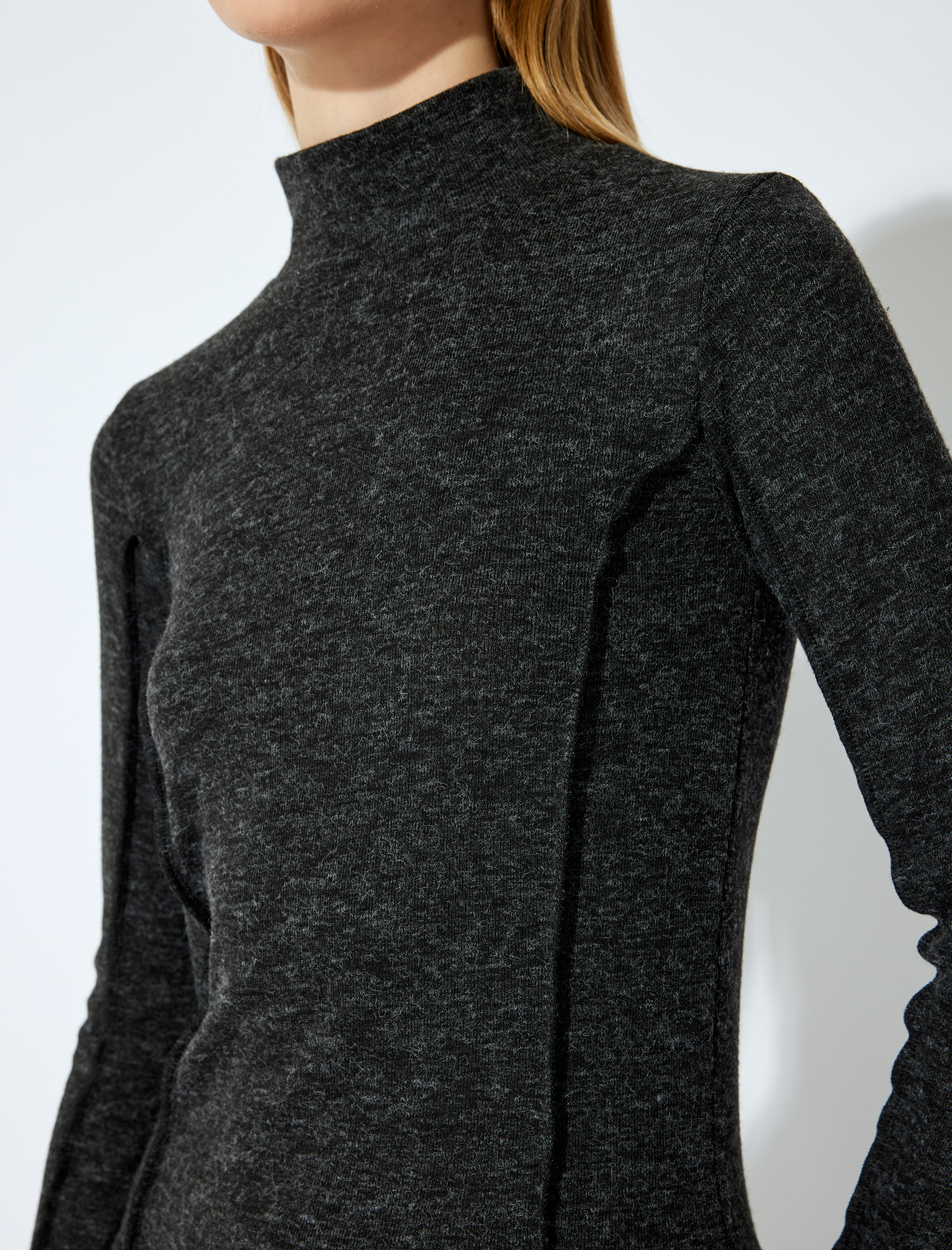 Koton X Şahika Ercümen - Slim Fit Dikiş Detaylı Uzun Kollu Dik Yaka Bluz