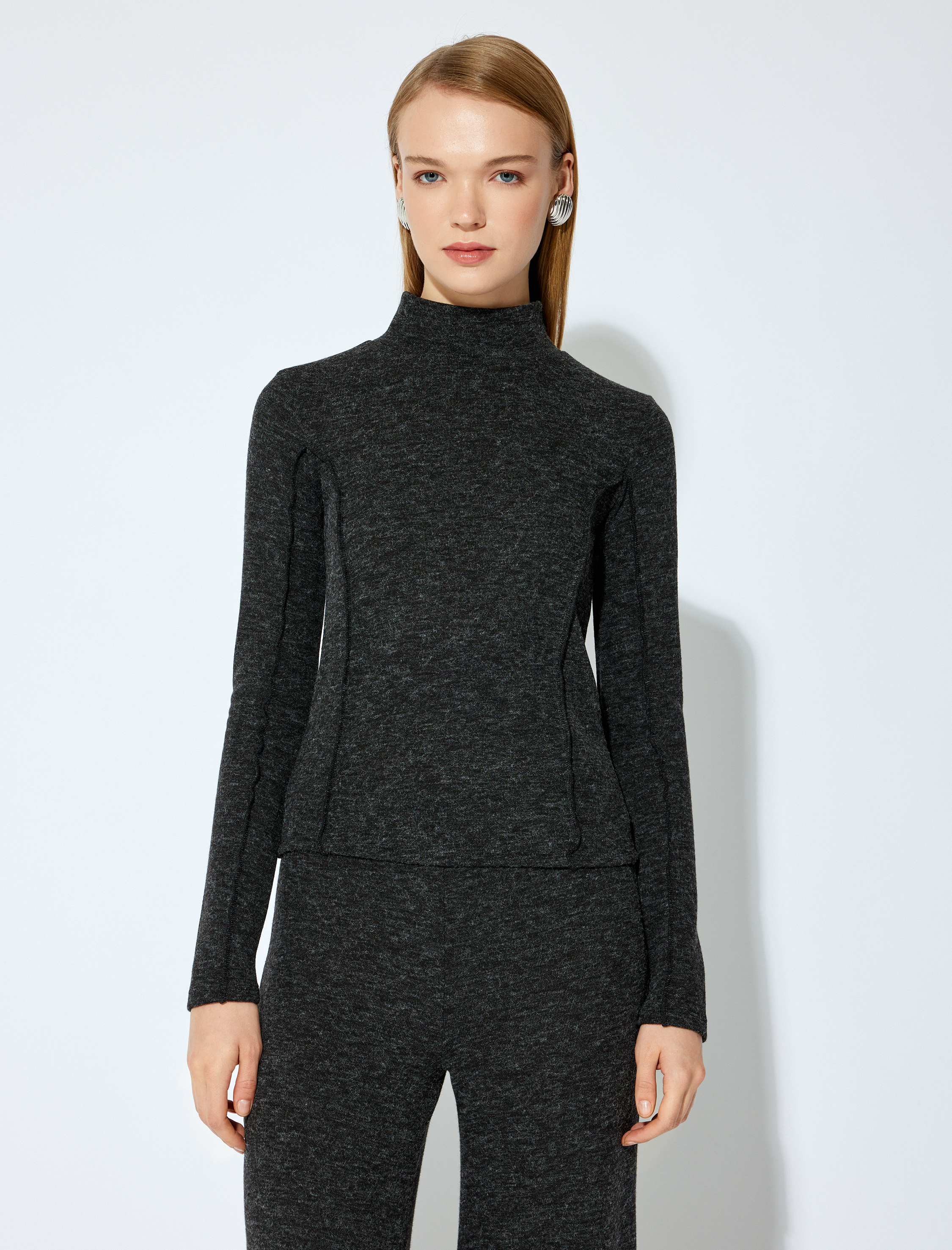 Koton X Şahika Ercümen - Slim Fit Dikiş Detaylı Uzun Kollu Dik Yaka Bluz