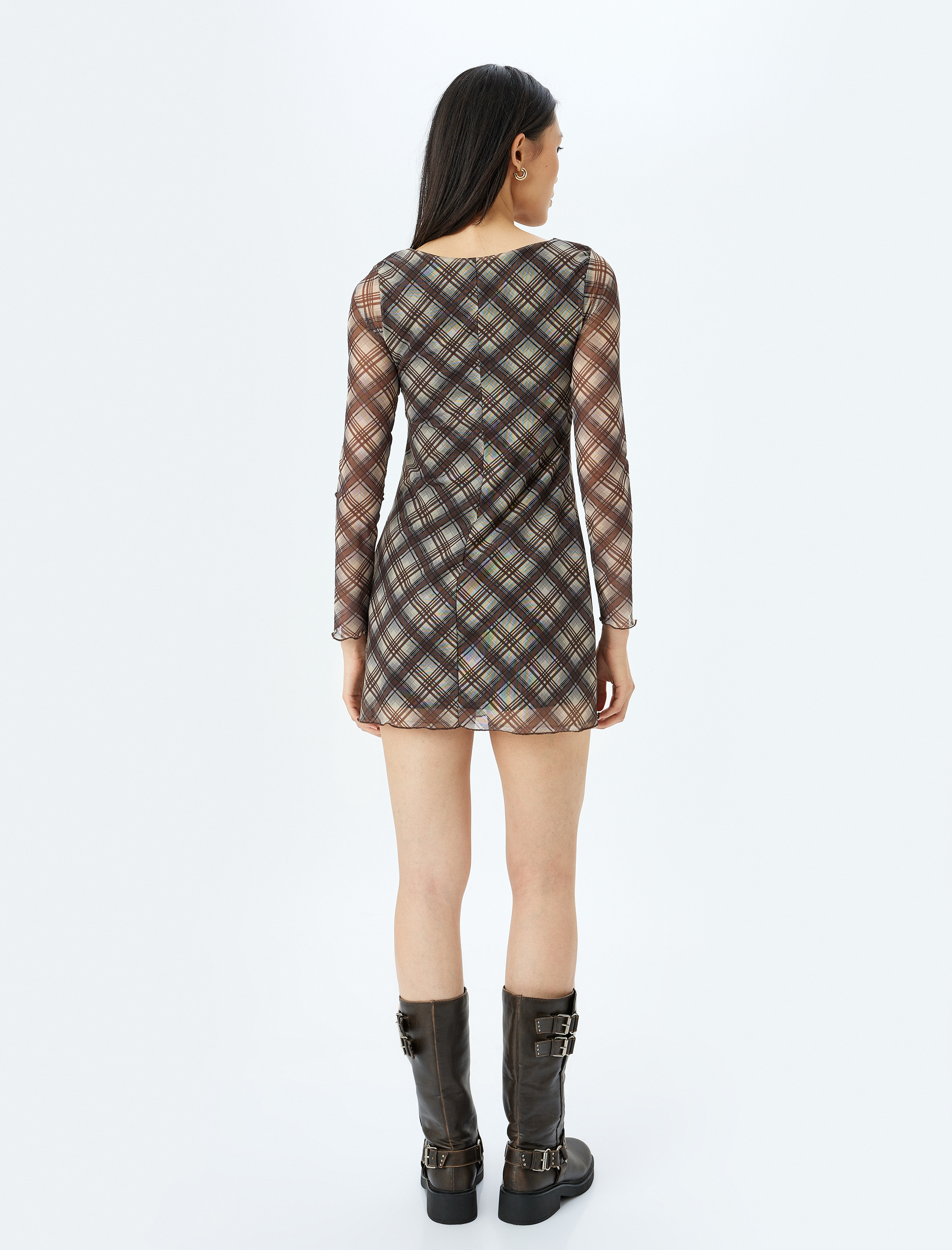 Astarlı Uzun Kollu Kayık Yaka Slim Fit Tül Mini Ekose Elbise