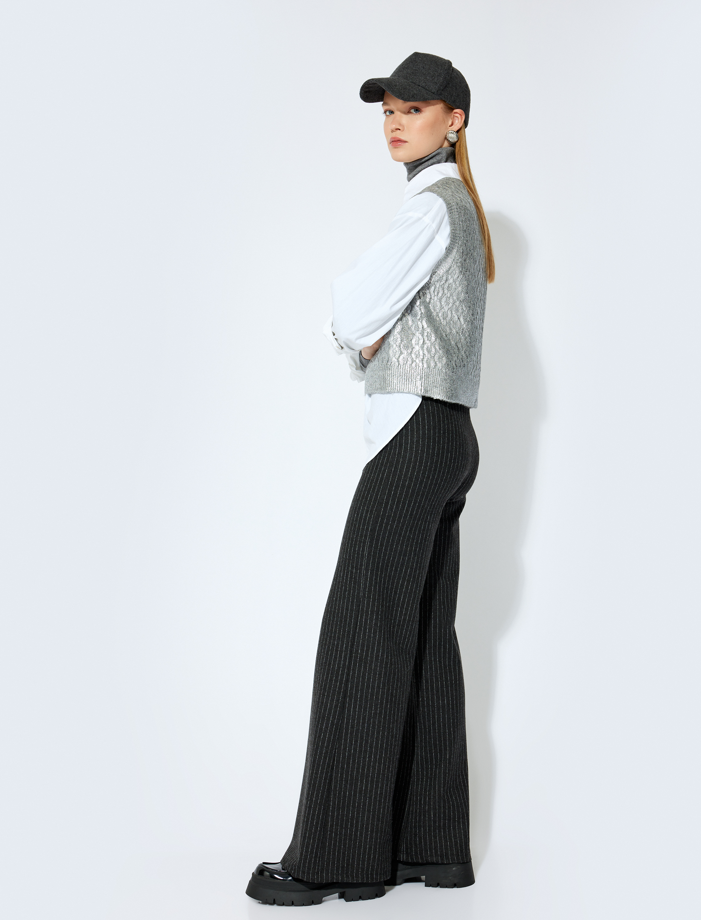   Koton X Şahika Ercümen - Yumuşak Dokulu Çizgili Geniş Paça Pantolon