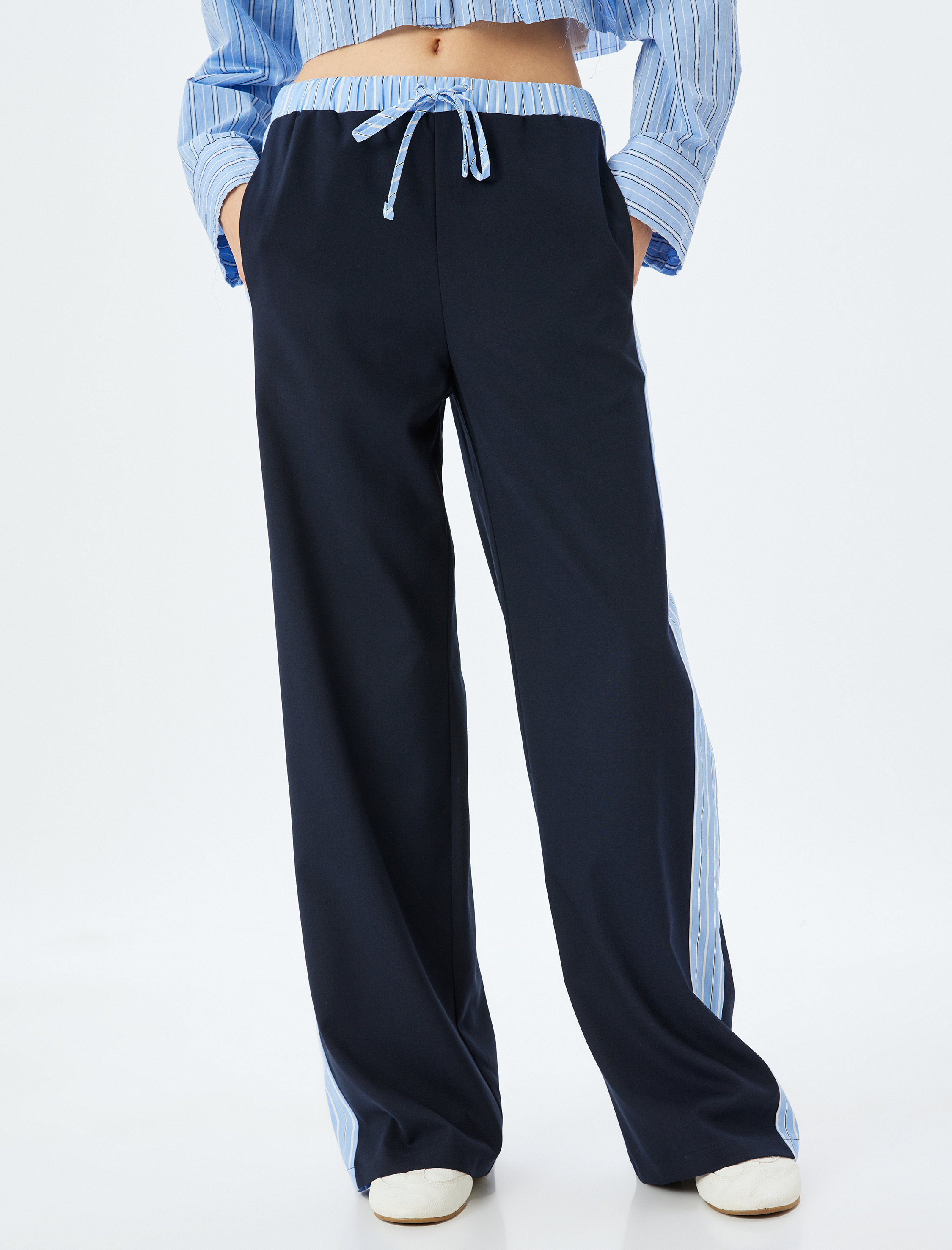   Beli Bağcıklı Biyeli Cep Detaylı Düz Paça Eşofman Pantolon