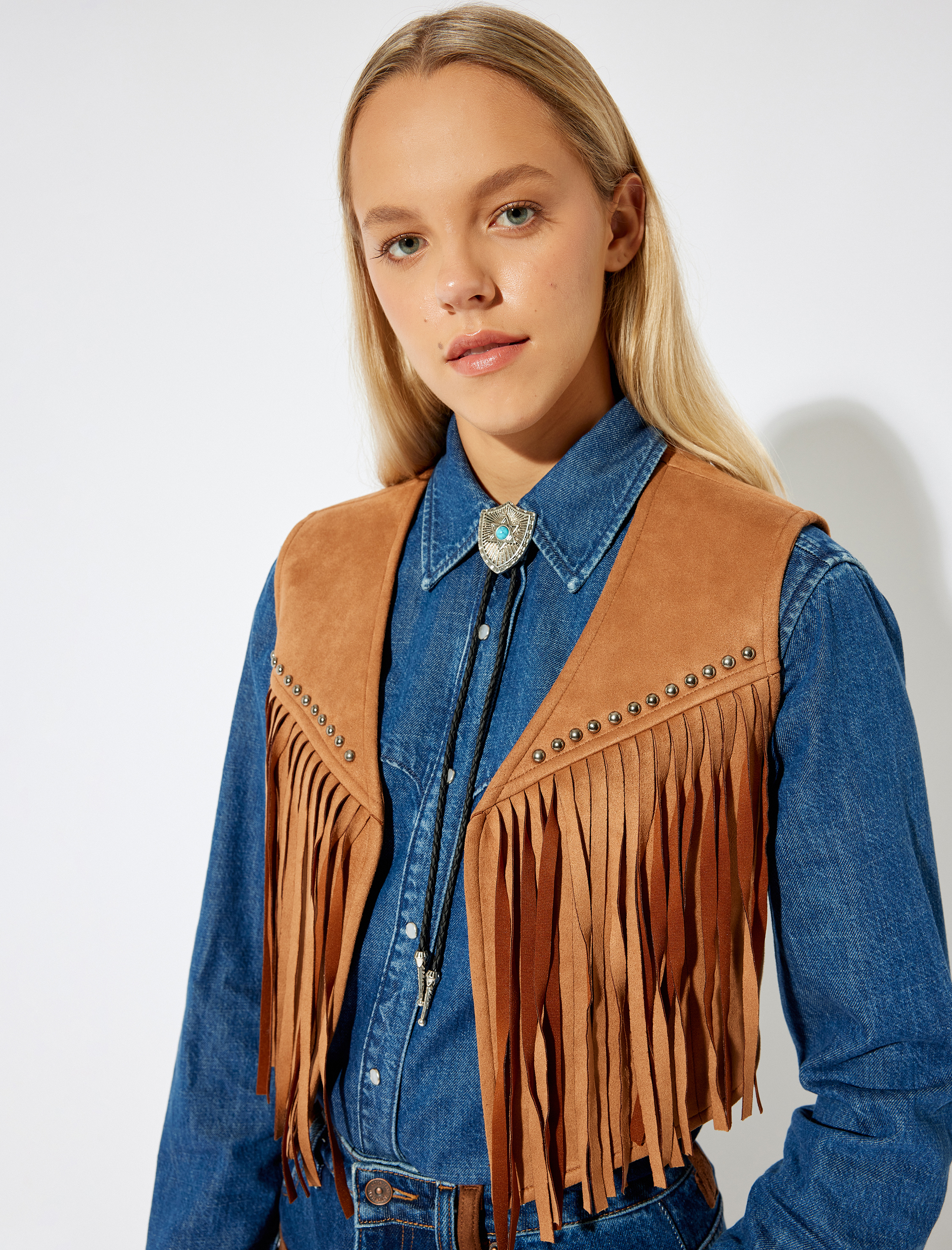   Süet Görünümlü Yelek Kolsuz V Yaka Püsküllü Metal Boncuk Detaylı