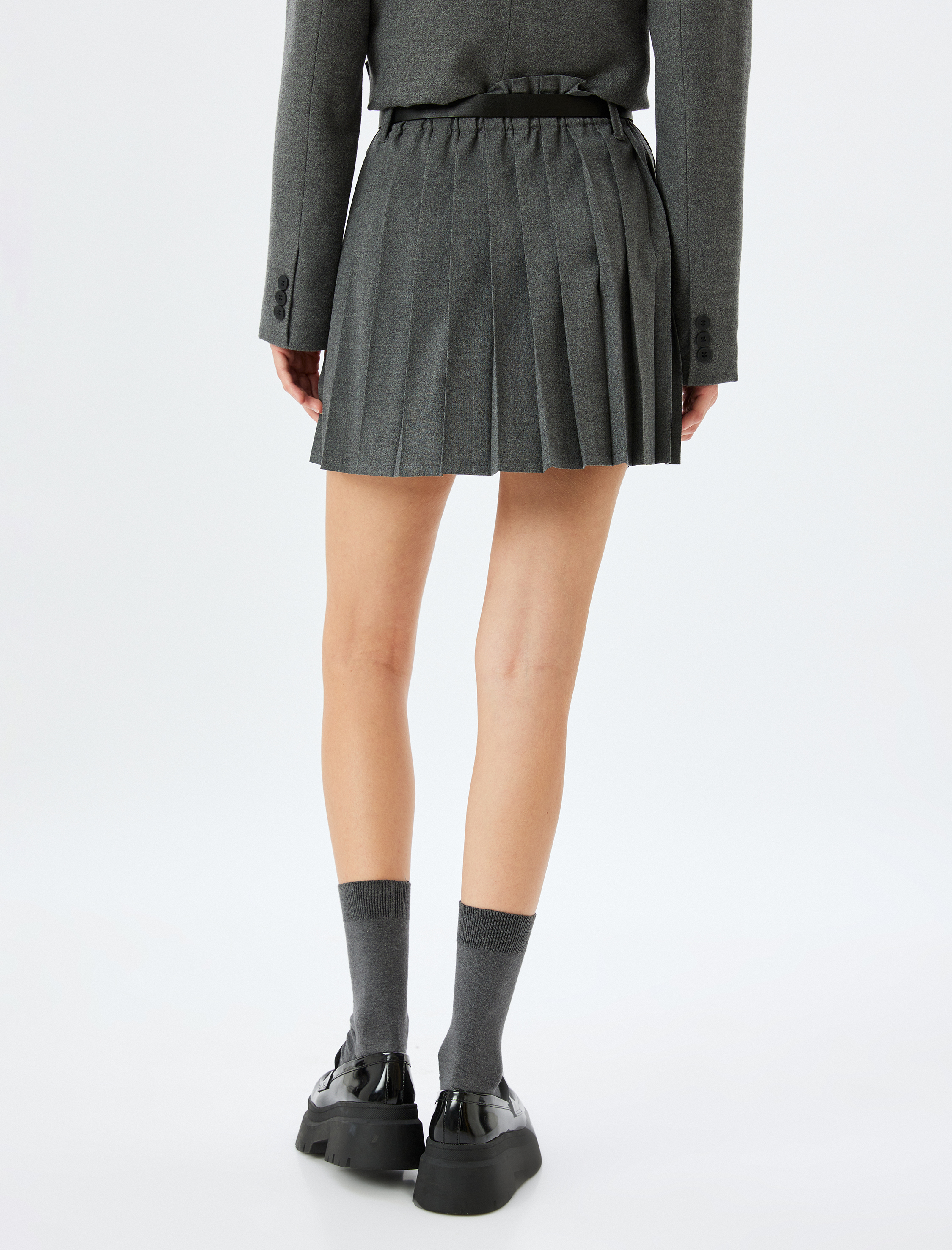   Pileli Kemer Detaylı Mini Şort Etek