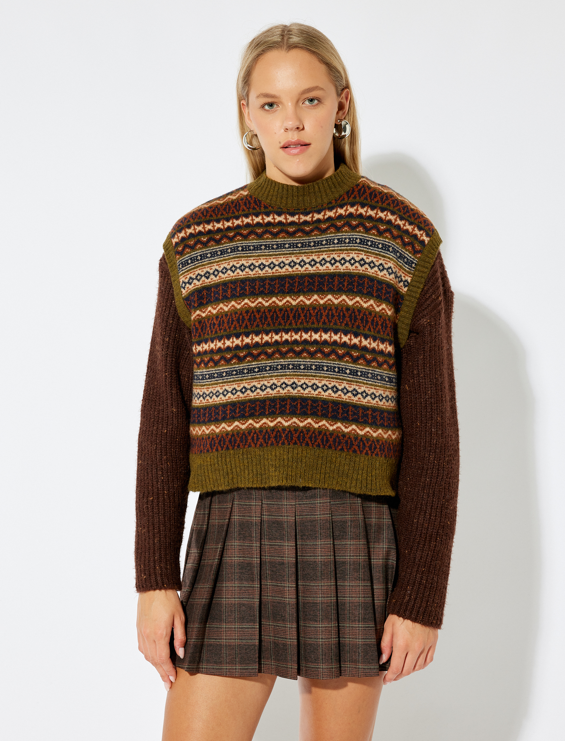   Dik Yaka Kolsuz Etnik Desenli Örgü Süveter