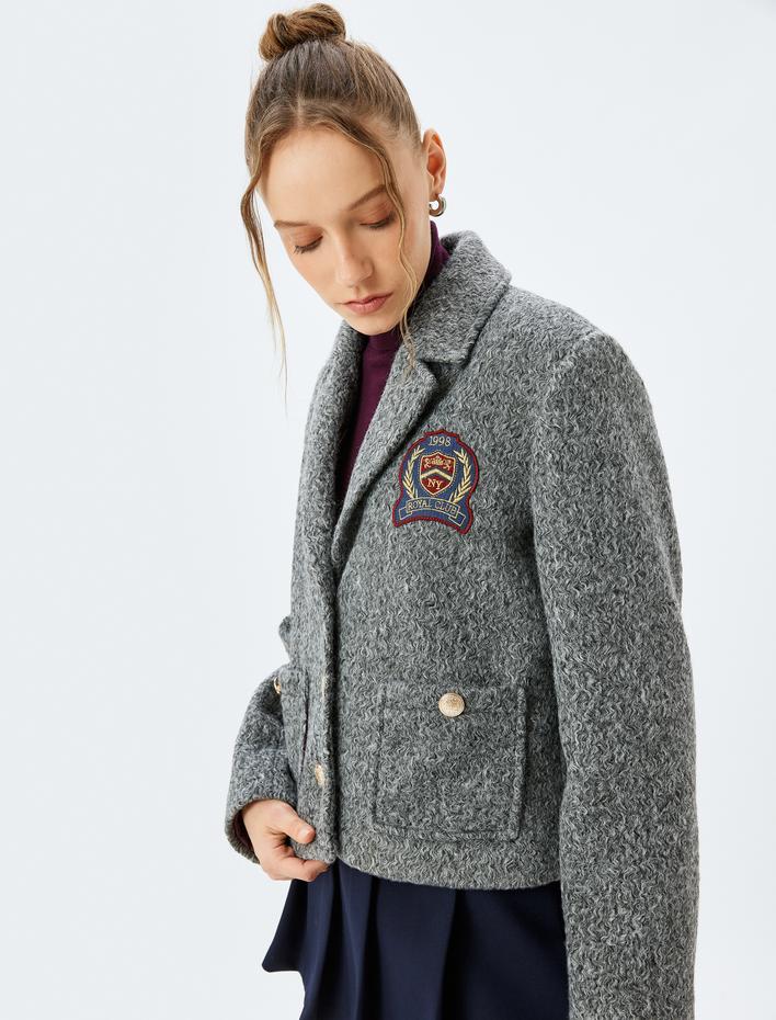  Kolej İşlemeli Düğmeli Cep Detaylı Kruvaze Astarlı Dokulu Ceket