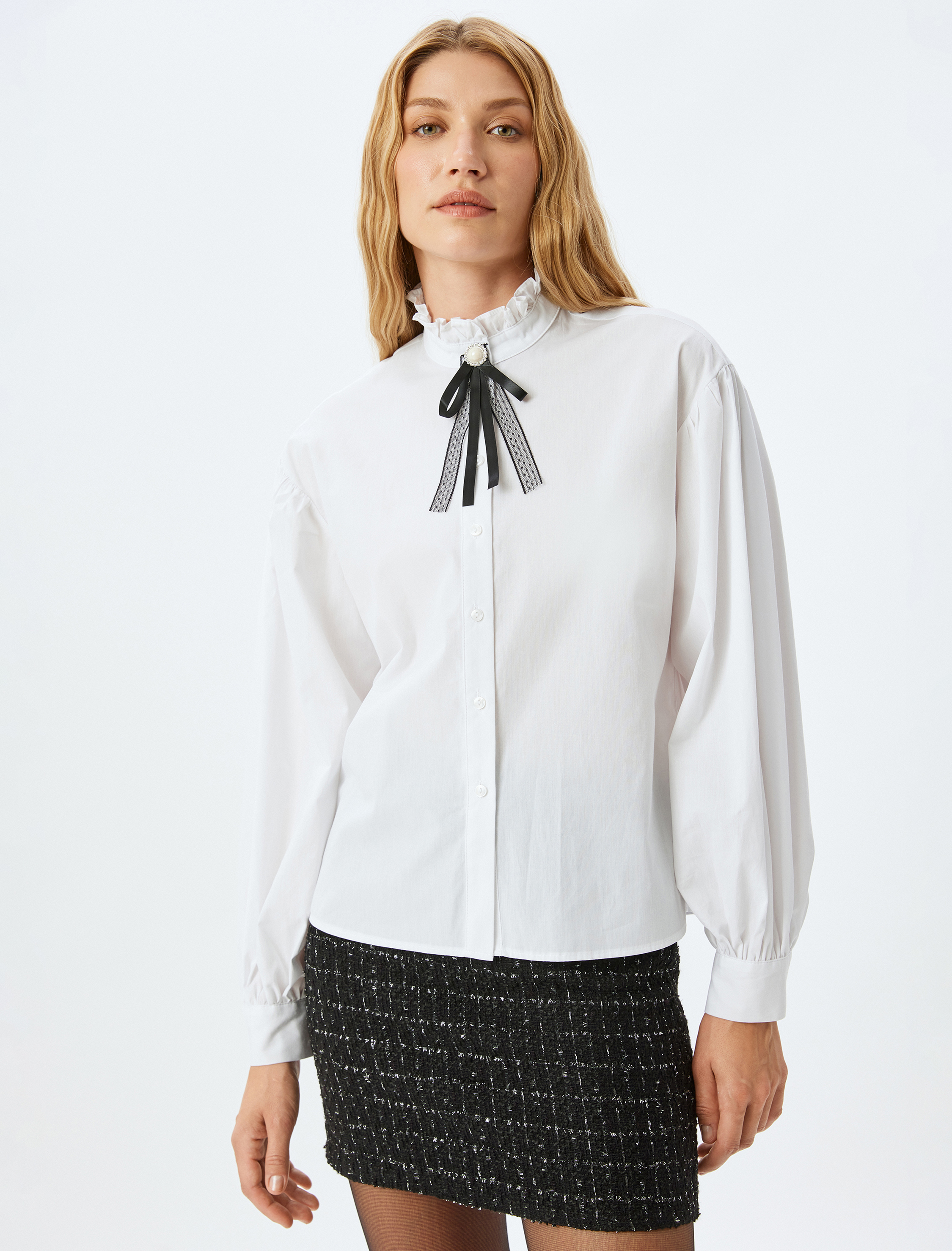   Pamuklu Uzun Kollu Fırfırlı Dik Yaka Fiyonk Detaylı Gömlek