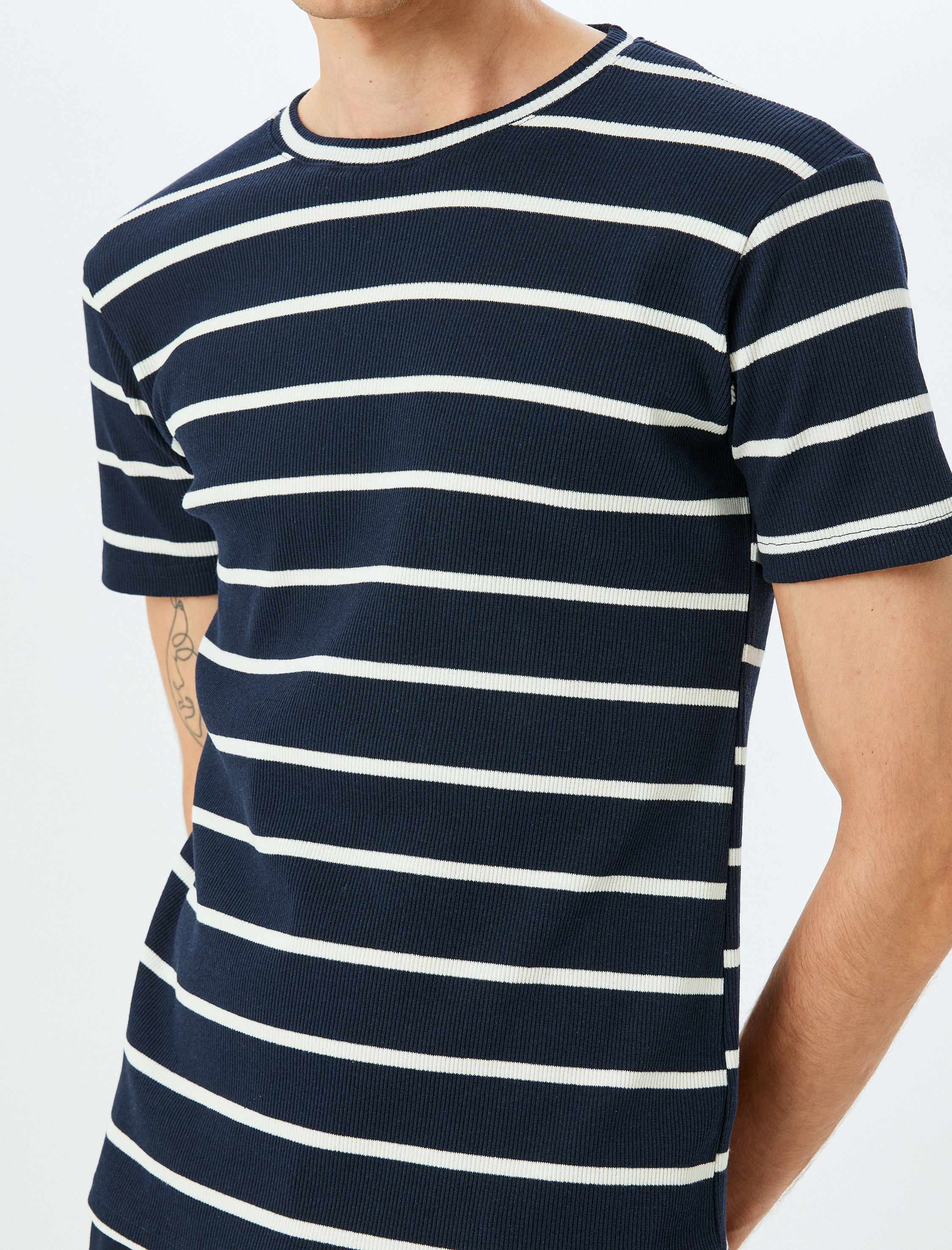   Kısa Kol Bisiklet Yaka Pamuk Karışımlı Slim Fit Tişört