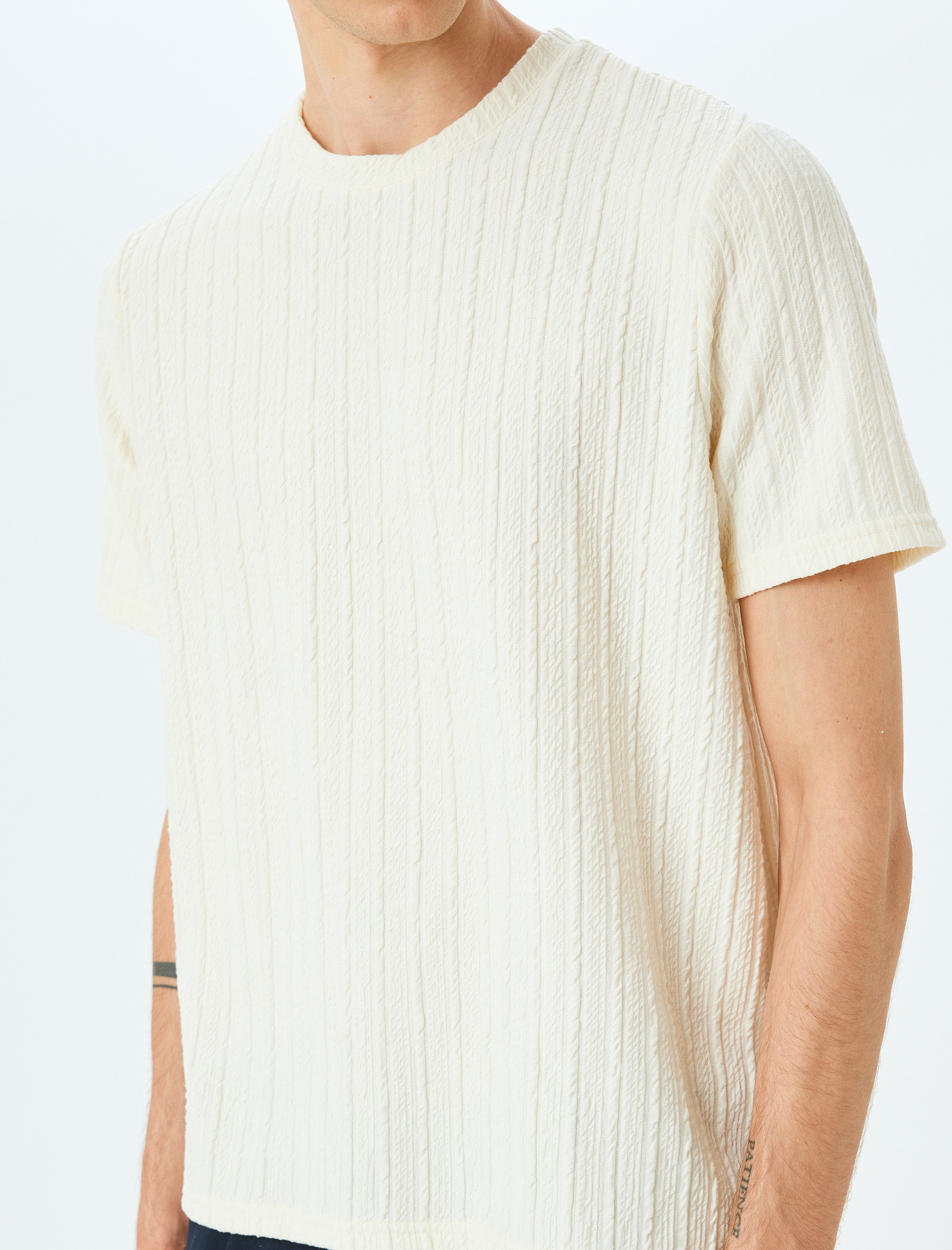   Kısa Kollu Regular Fit Bisiklet Yaka Tişört