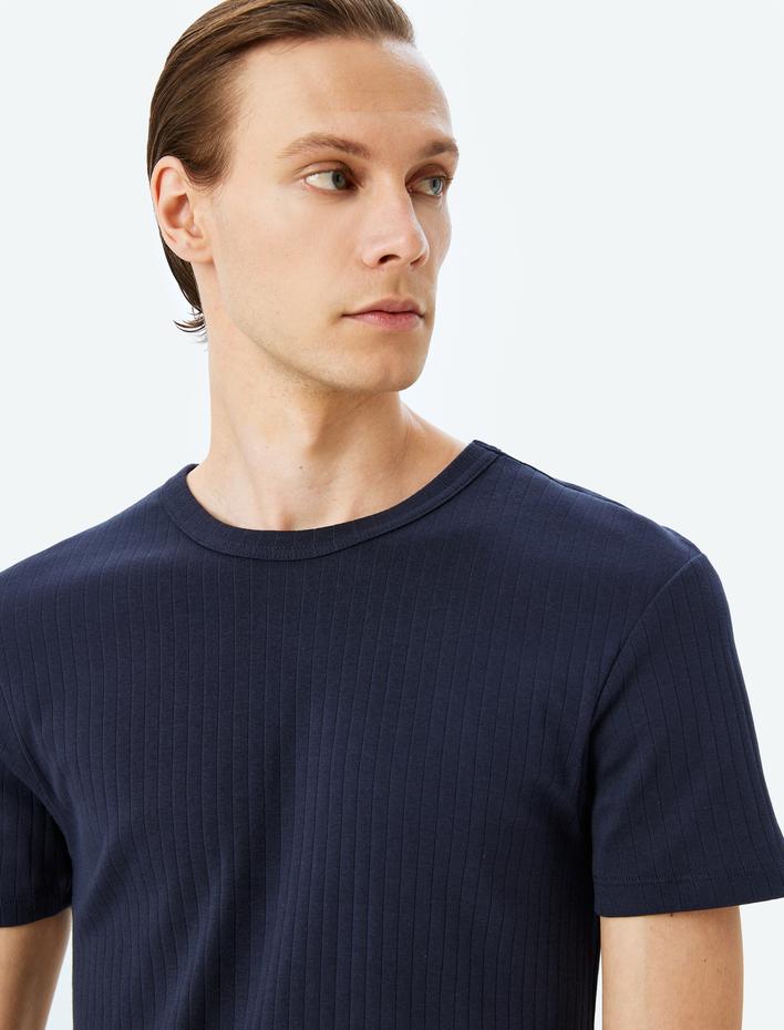  Kısa Kollu Dar Kalıp Pamuklu Bisiklet Yaka Tişört