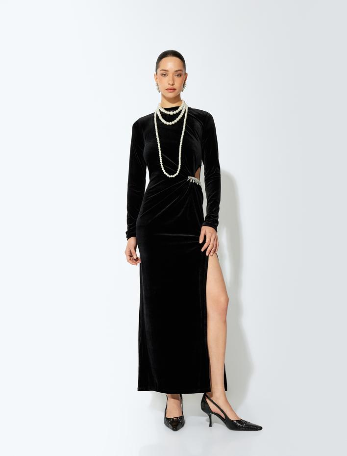  Yırtmaçlı Uzun Kollu Yuvarlak Yaka Slim Fit Pencere Detaylı Taşlı Kadife Elbise