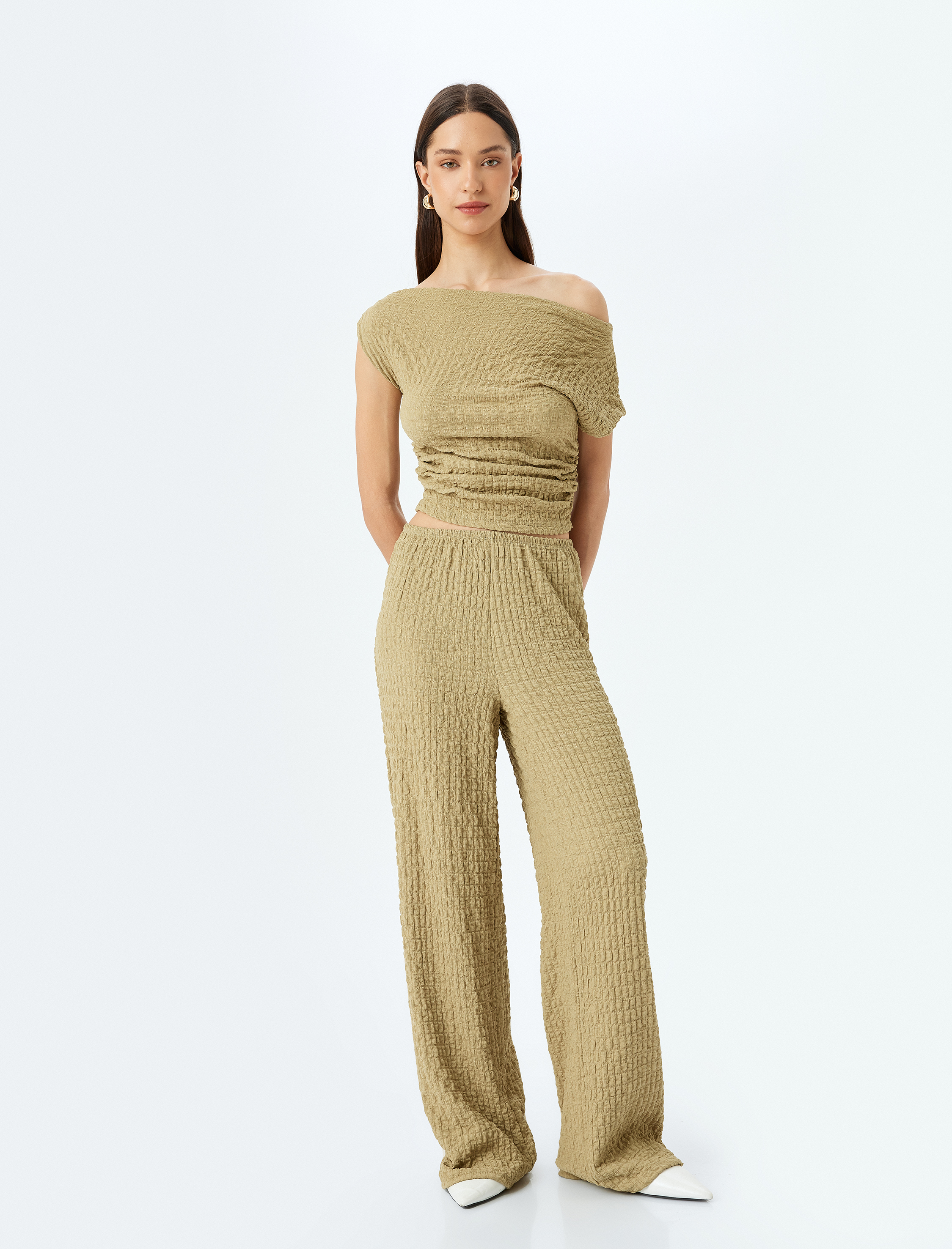   Bürümcük Kumaş Kolsuz Dokulu Asimetrik Yaka Crop Üst