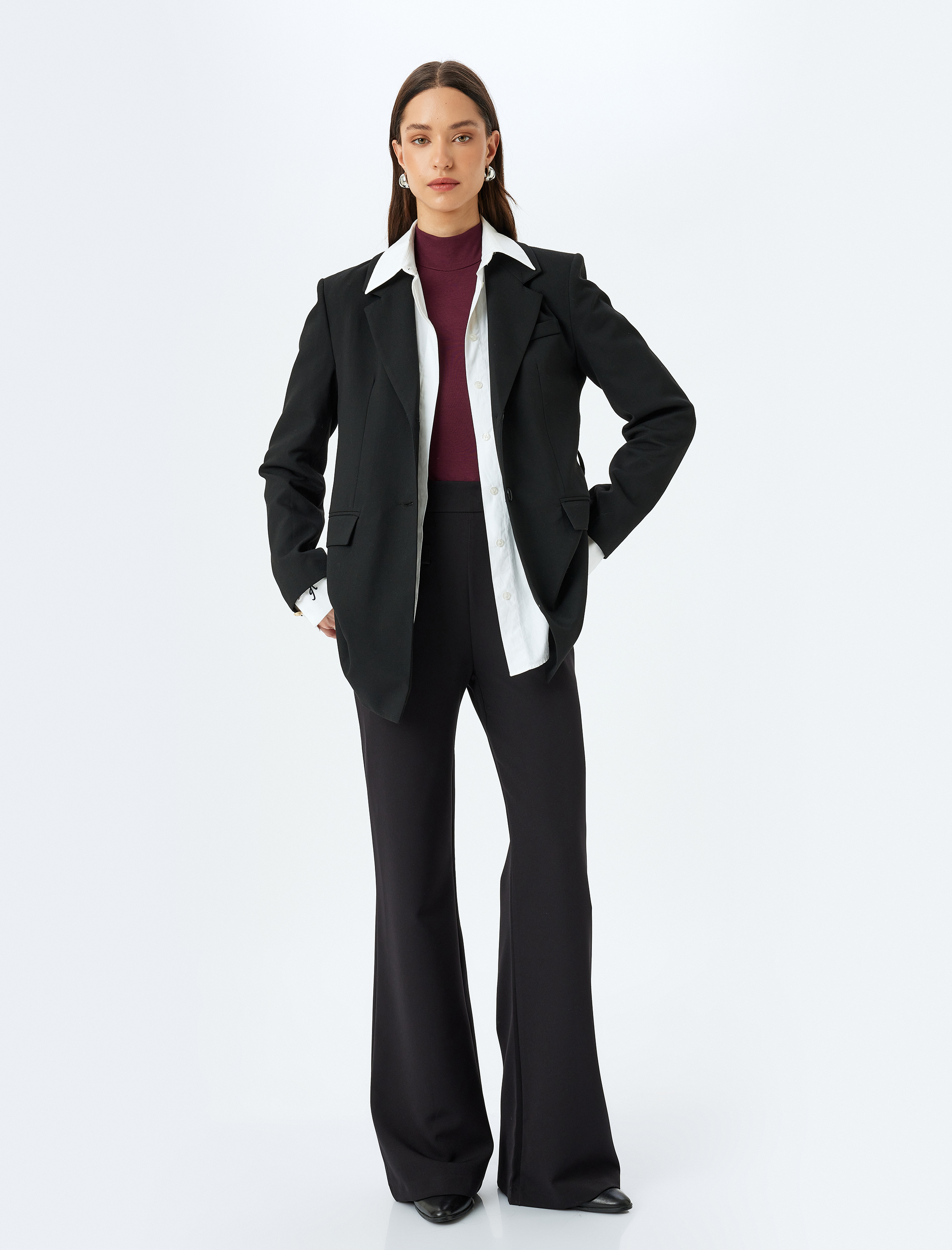   Düğme Aplike Detaylı Yüksek Bel Ekstra Uzun Geniş Paça Kumaş Pantolon