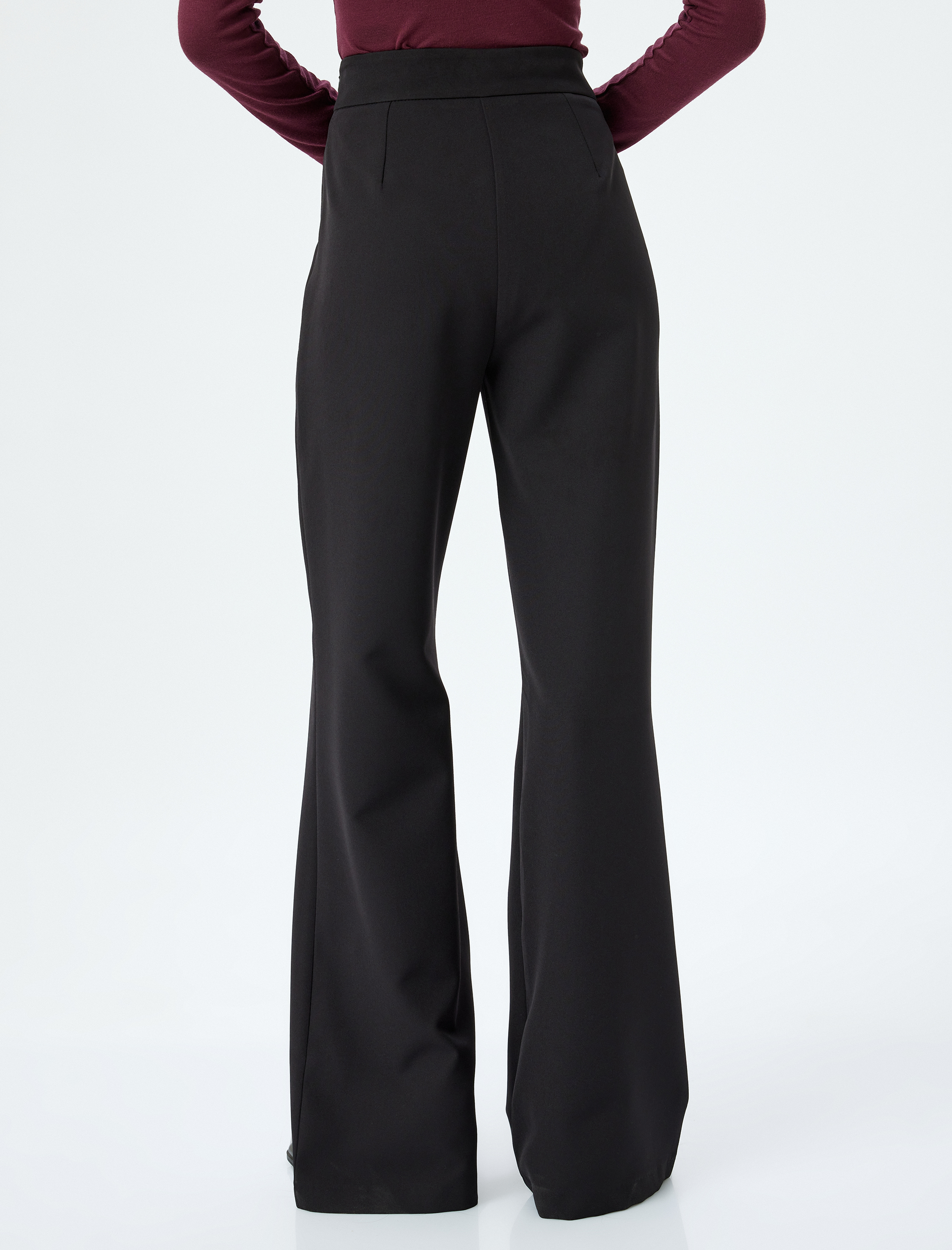   Düğme Aplike Detaylı Yüksek Bel Ekstra Uzun Geniş Paça Kumaş Pantolon