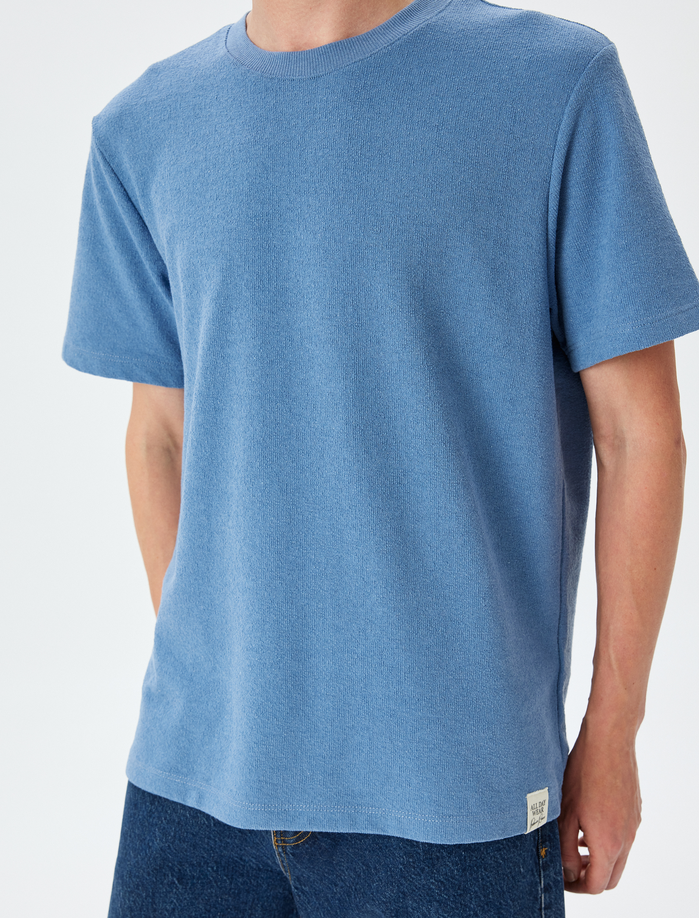 Bisiklet Yaka Regular Fit Kısa Kollu Tok Kumaş Etiket Detaylı Basic Tişört