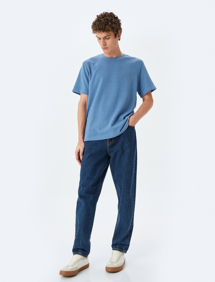  Bisiklet Yaka Regular Fit Kısa Kollu Tok Kumaş Etiket Detaylı Basic Tişört