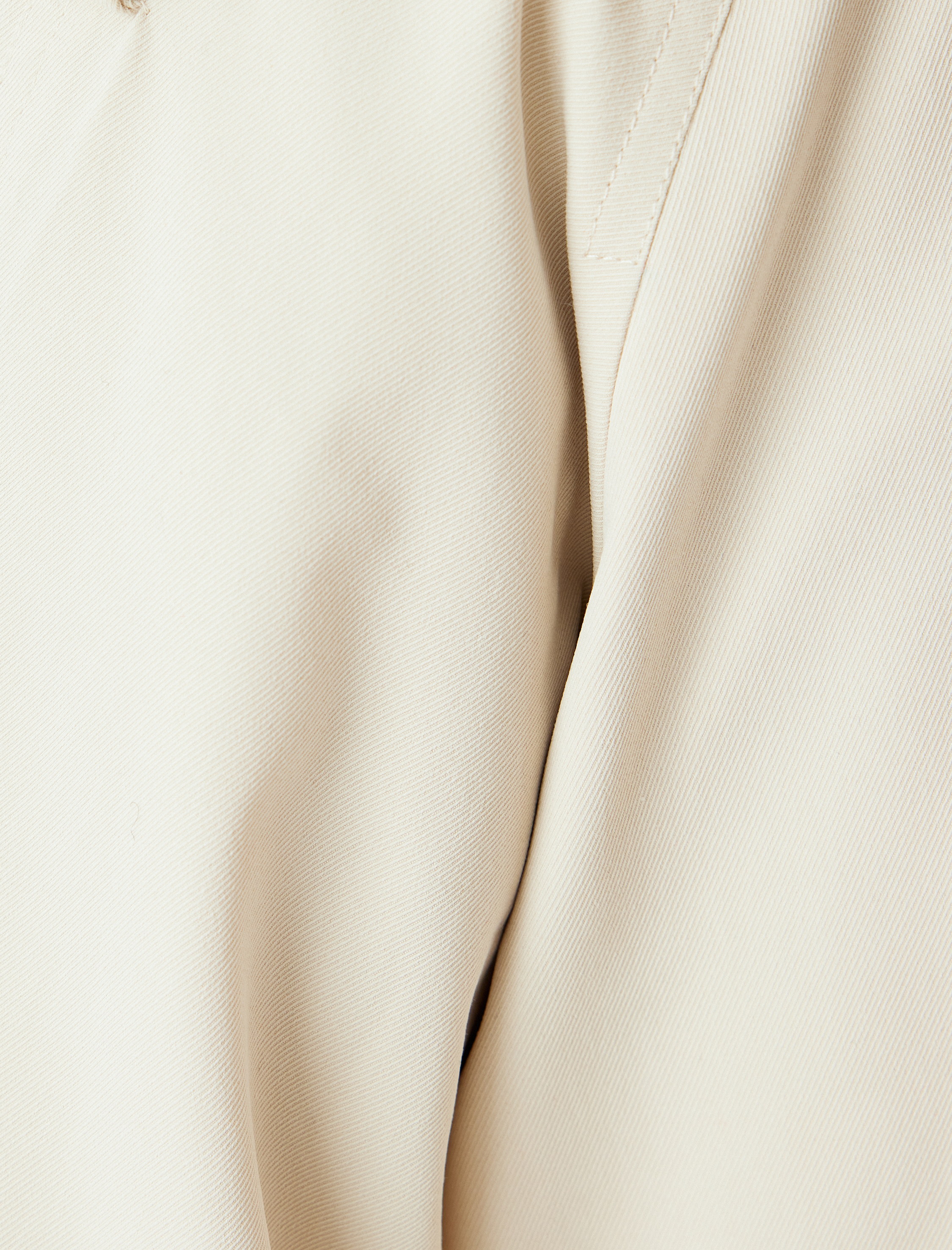   Kruvaze Yaka Düğmeli Kemerli Cep Detaylı Kısa Trençkot