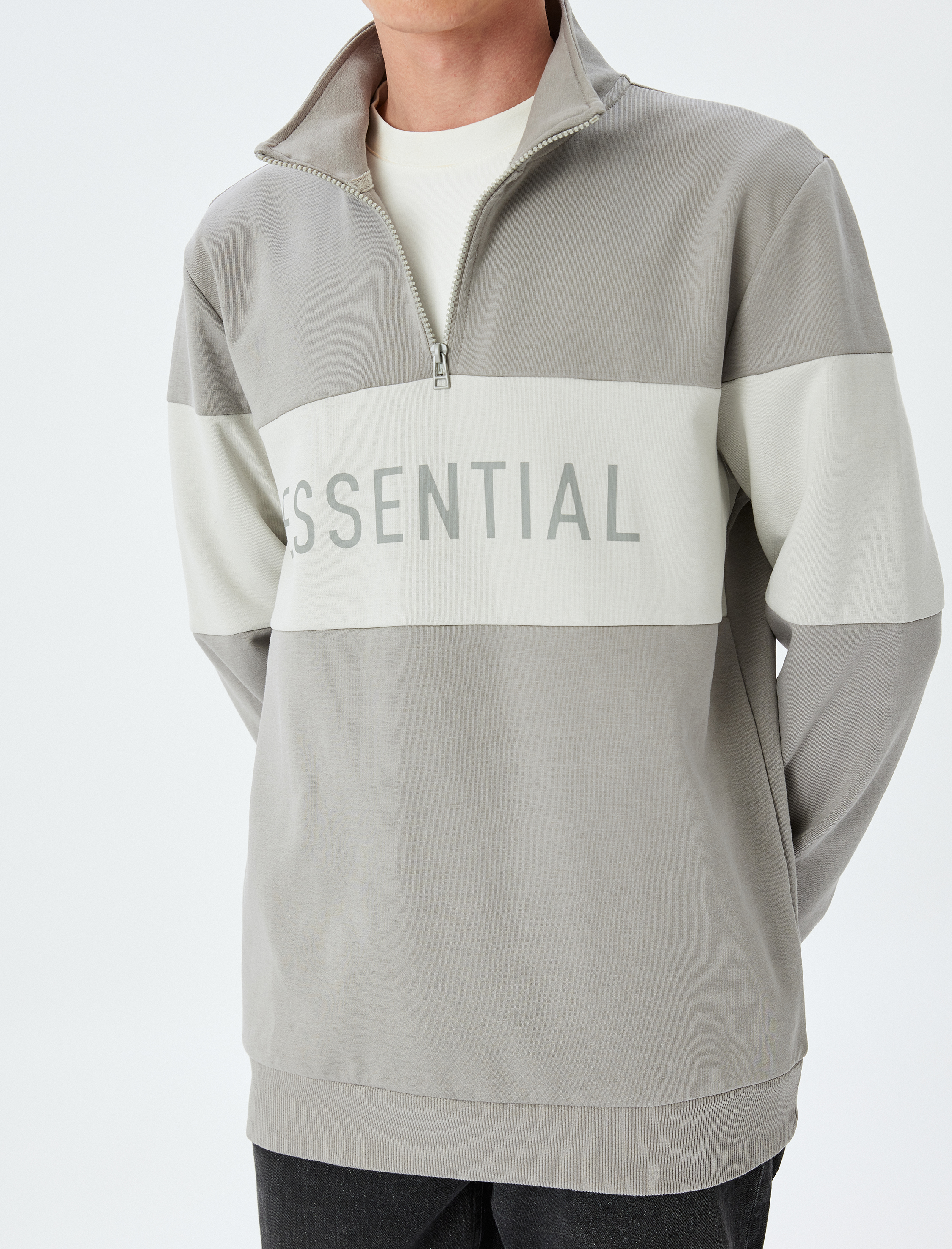   Renk Bloklu Yarım Fermuarlı Pamuklu Slogan Baskılı Sweatshirt