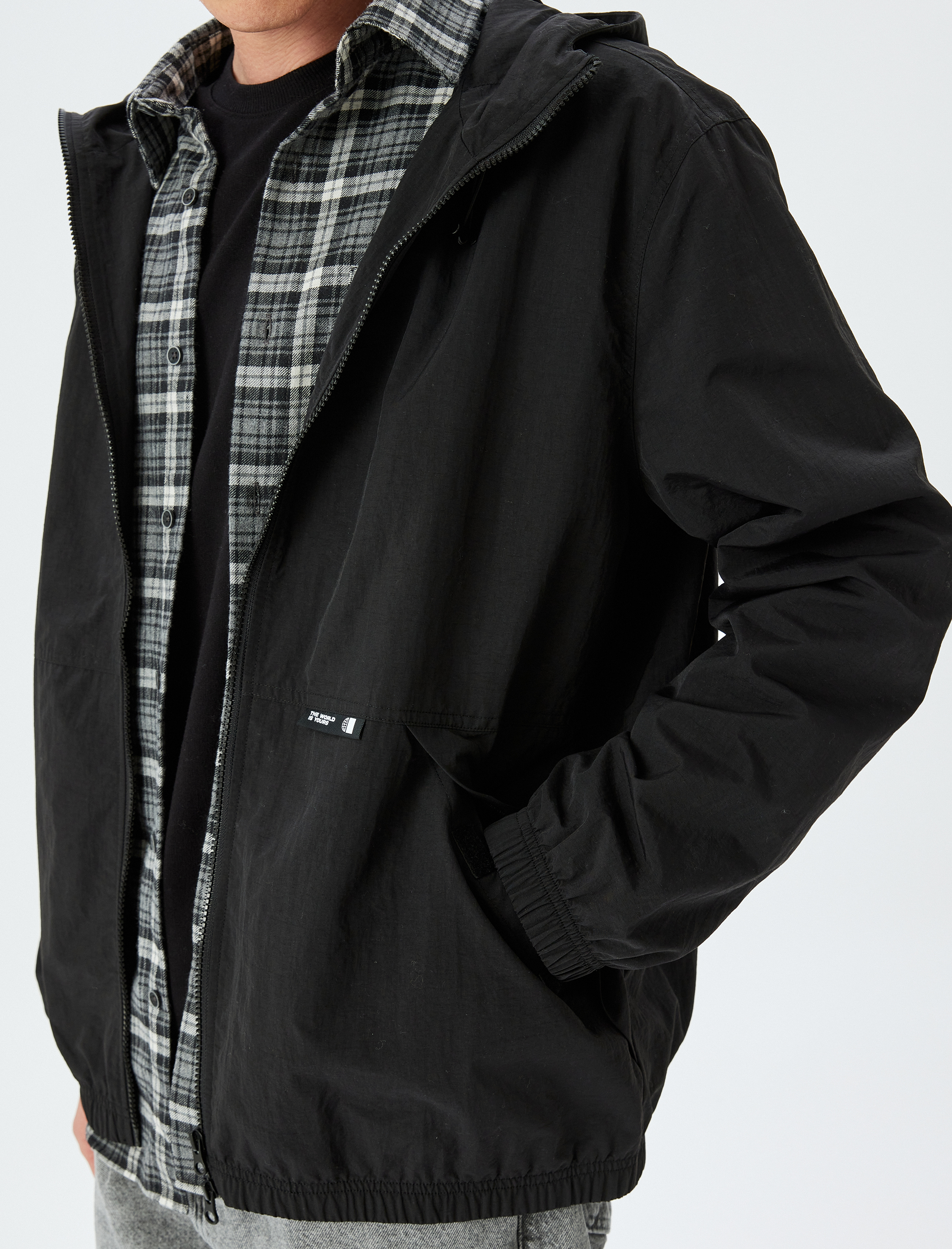 Fermuarlı Cepli Etiket Detaylı Kapşonlu Yağmurluk