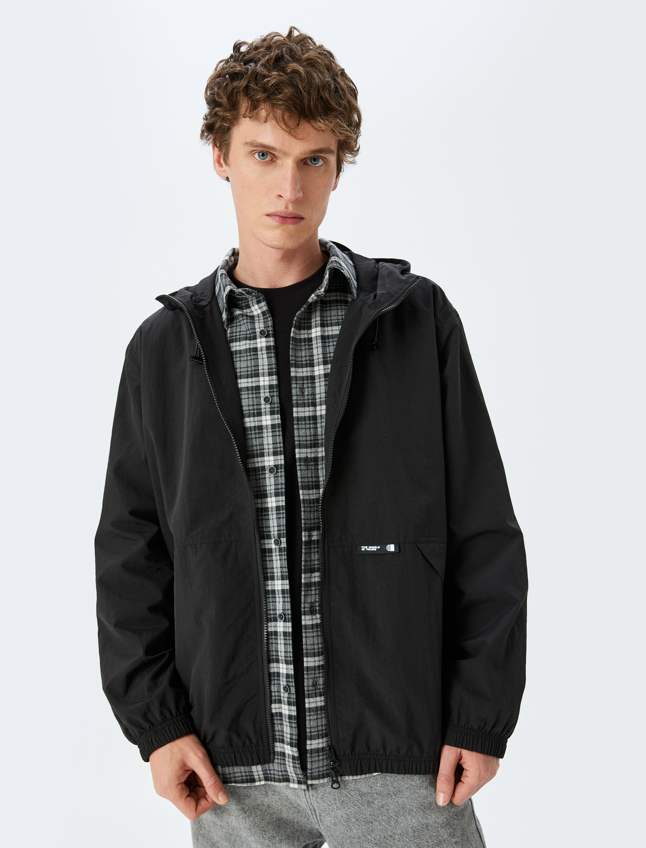 Fermuarlı Cepli Etiket Detaylı Kapşonlu Yağmurluk