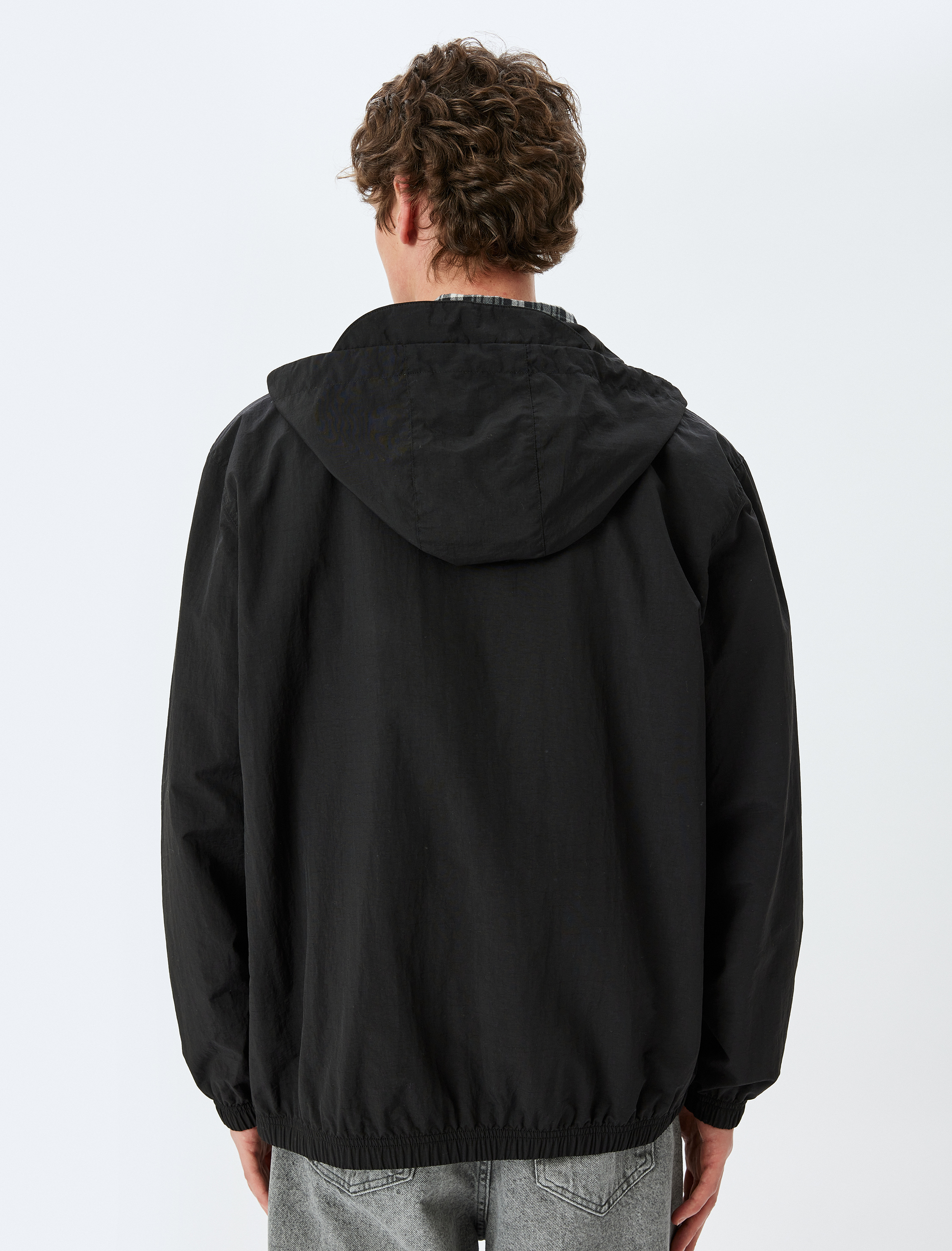 Fermuarlı Cepli Etiket Detaylı Kapşonlu Yağmurluk