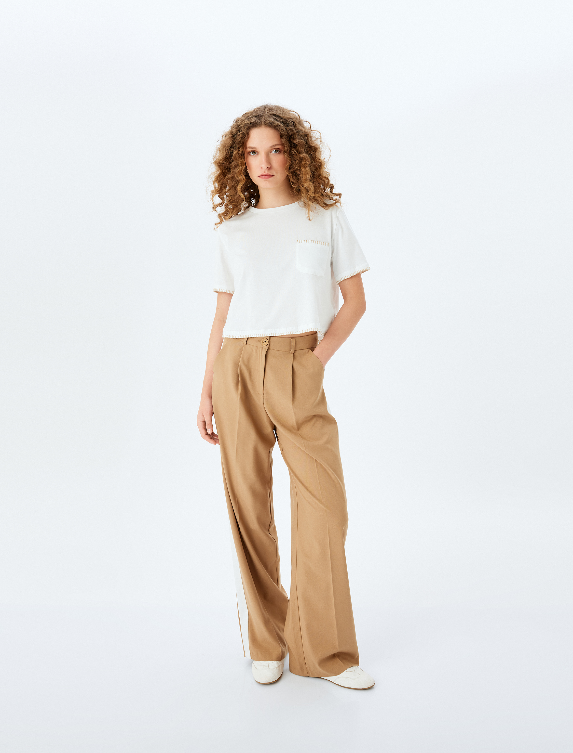   Bisiklet Yaka Cepli Dikiş Detaylı Kısa Kollu Tişört